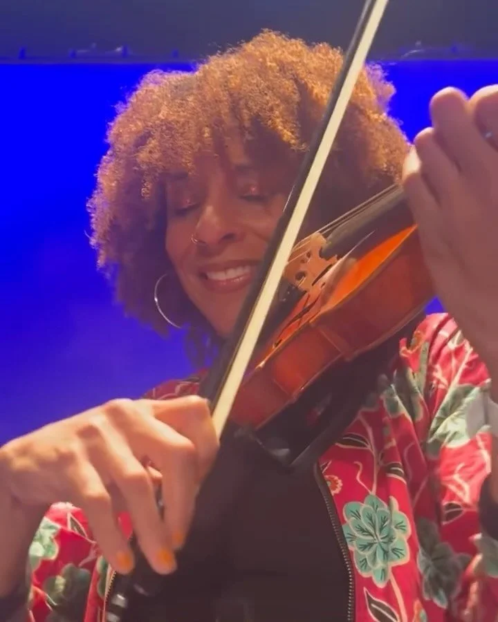 How merry!! 🎄 How bright!! ✨

Fam &mdash; this season you dazzled on stage and on screen.
Here are a few of our favorites, watching you bring joy to the world.

Happy holidays, everyone. 🖤🎶
May the season be joyful, musical, and full of light.

#g