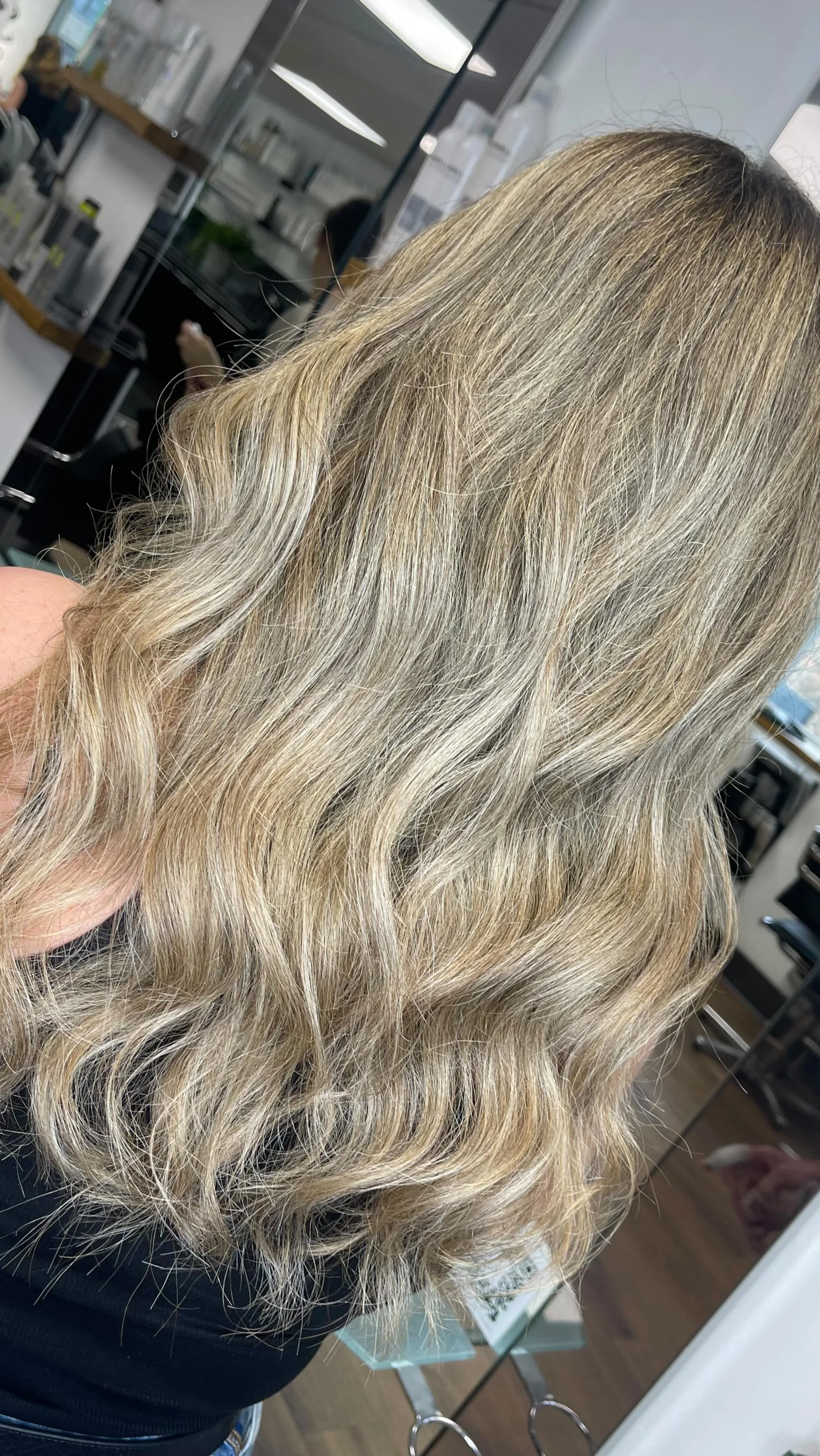 BALAYAGE GLOW UP✨
COLOUR & CUT BY: Sophie
SERVICES INCLUDED: Full head balayage, Olaplex, Toner, Cut & blowdry.
🌿01903 772200
🌿Direct message to book
🌿Online booking via website
www.serenityrustington.co.uk