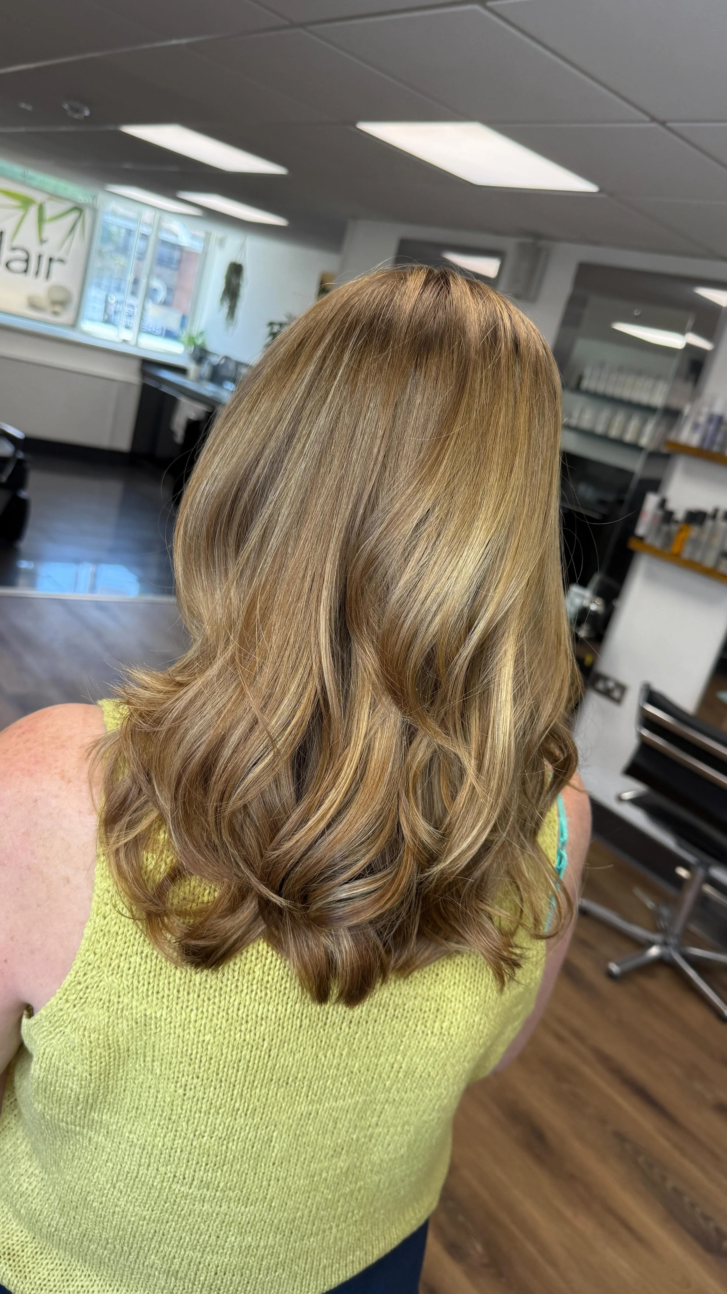 SUNKISSED BLONDE ☀️
COLOUR & CUT BY: @darceyholland
SERVICES INCLUDED:
- Tint retouch
- Extra packets (10 foils in total scattered)
- Blowdry
🌿01903 772200
🌿Direct message to book
🌿Online booking via website
www.serenityrustington.co.uk