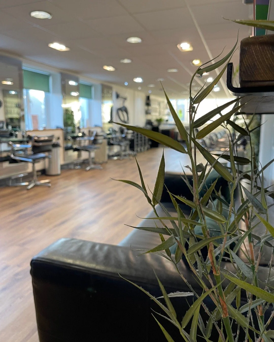 RUNNING LATE?⏰

We understand that things don&rsquo;t always go as planned, but to keep the salon running smoothly and ensure every client gets the best experience possible, here&rsquo;s how we handle late arrivals.

UP TO 10 MINUTES LATE-  No proble