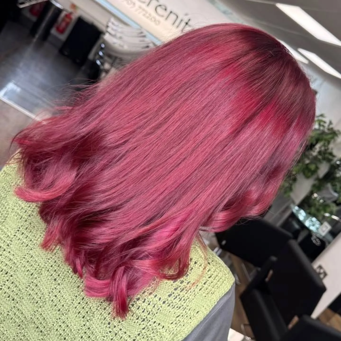 LIVING FOR COLOUR🌿

COLOUR &amp; CUT BY: Carol and Lottie

SERVICES INCLUDED: Restyle by Carol and Full head tint by Lottie

🌿01903 772200
🌿Direct message to book
🌿Online booking via website
www.serenityrustington.co.uk