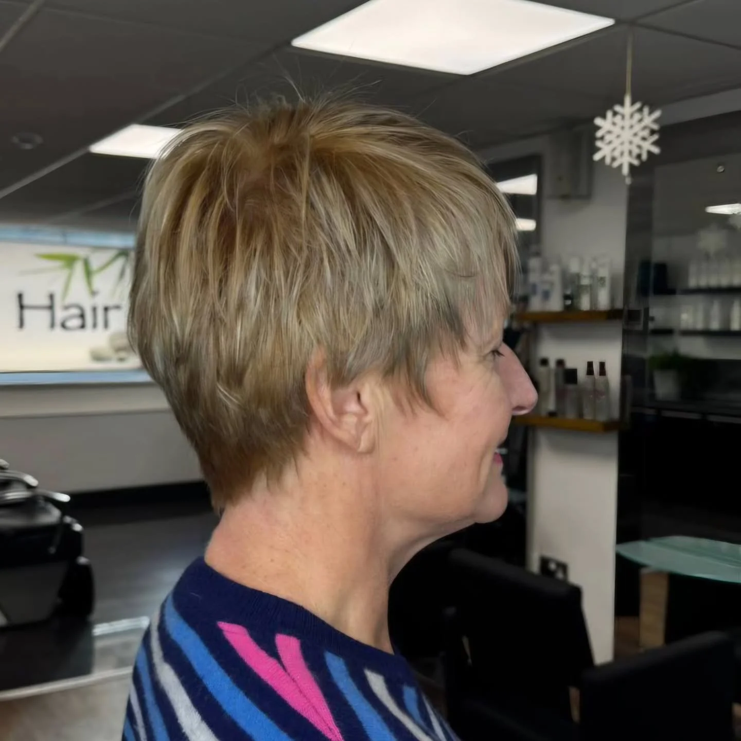 TIME FOR CHANGE 🌿

COLOUR &amp; CUT BY:Carol 

SERVICES INCLUDED: Full Head Tint (around existing highlights) Toner, Restyle 

🌿01903 772200
🌿Direct message to book
🌿Online booking via website
www.serenityrustington.co.uk