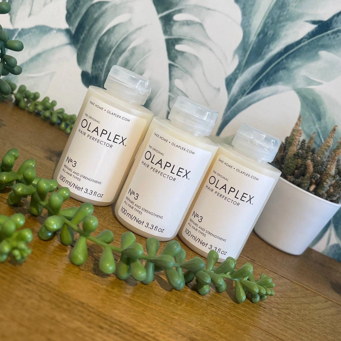 OLAPLEX N&ordm;3 🌿​​​​​​​​
​​​​​​​​
The N&ordm;.3 Hair Perfector, infused with patented OLAPLEX Bond Building technology, is a pre-shampoo treatment that is proven to repair and strengthen hair from the inside out. Use the N&ordm;.3 Hair Perfector a