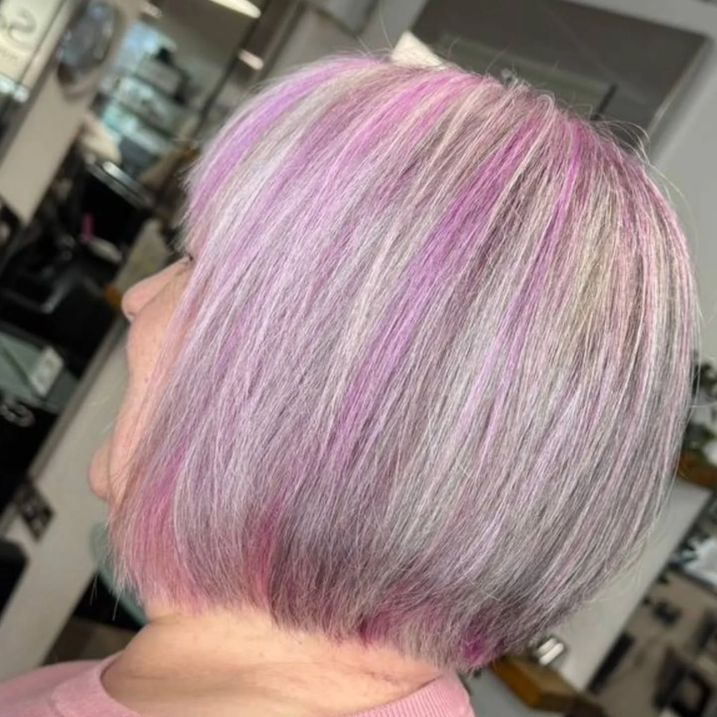 BRIGHTEN UP FOR SPRING 🌿

COLOUR &amp; CUT BY:Carol 

SERVICES INCLUDED: Half head of highlights, Cut and finish 

🌿01903 772200
🌿Direct message to book
🌿Online booking via website
www.serenityrustington.co.uk