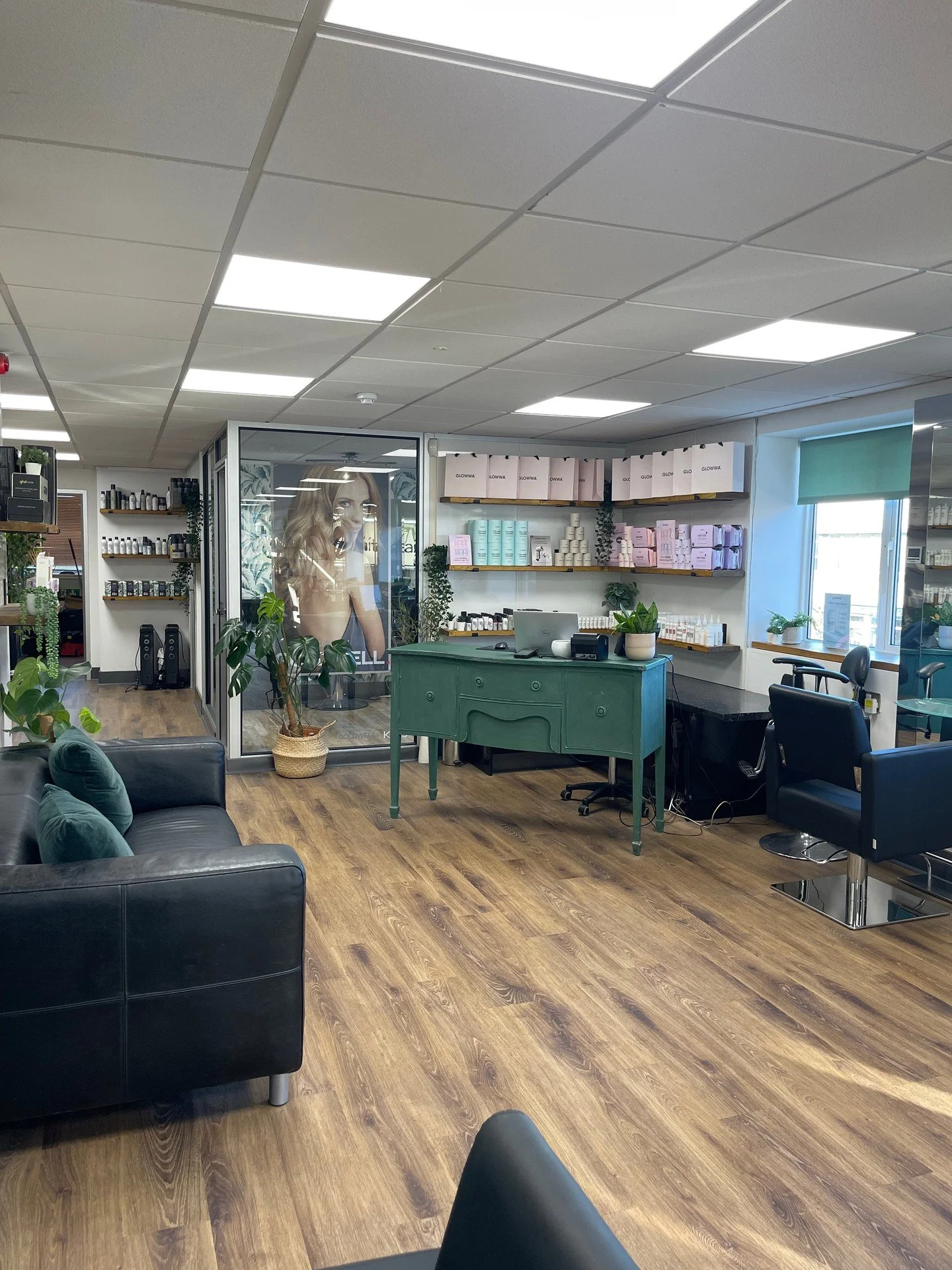 REMINDER THAT THE SALON IS CLOSED TOMORROW🌿

We are back open on Wednesday 8th, we hope you've had a lovely bank holiday weekend!🐣