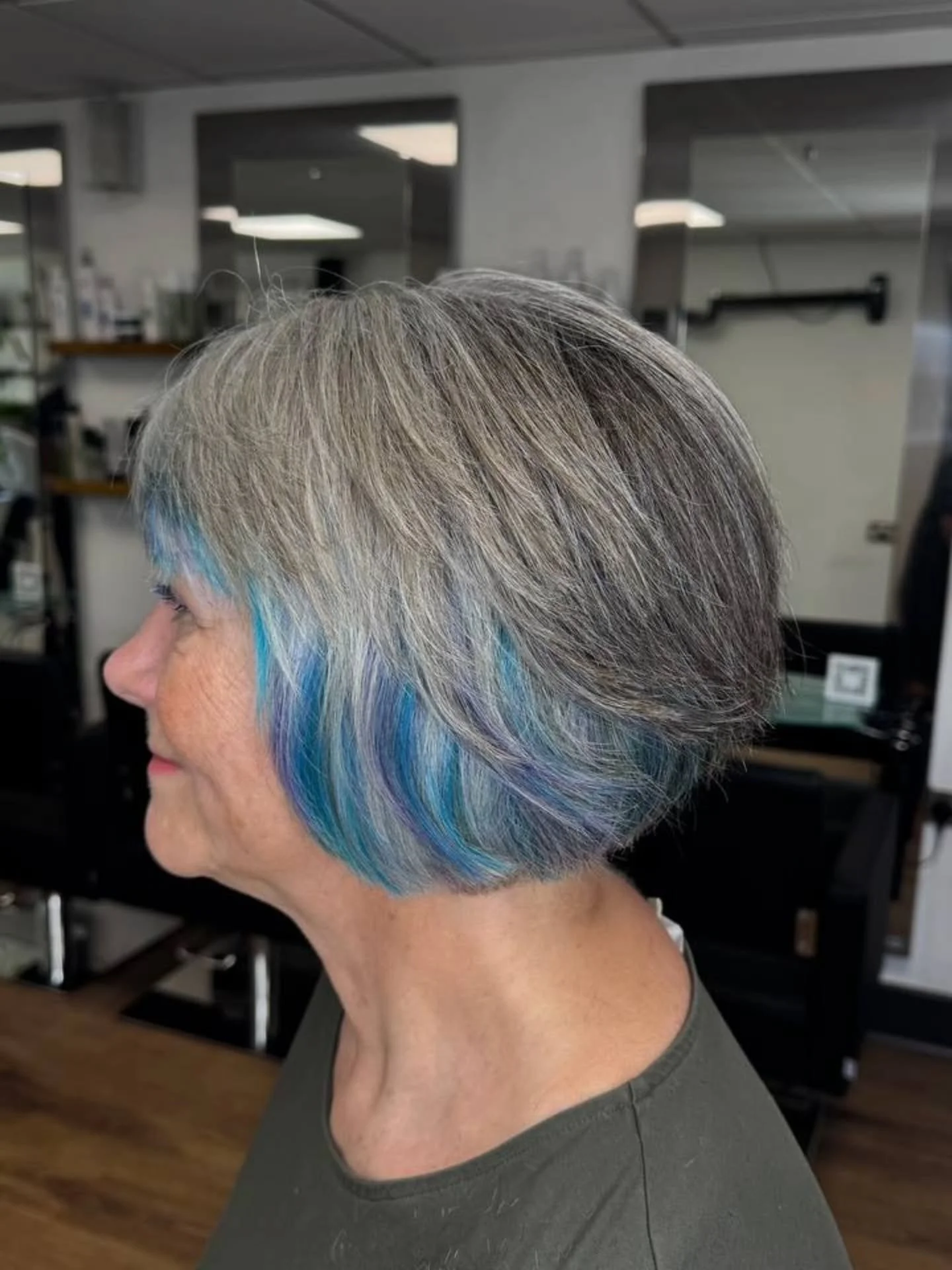 VIVID SPLASH 💙🩵

COLOUR &amp; CUT BY: Carol 

SERVICES INCLUDED: Scattered Lights, Cut and Finish 

🌿01903 772200
🌿Direct message to book
🌿Online booking via website
www.serenityrustington.co.uk