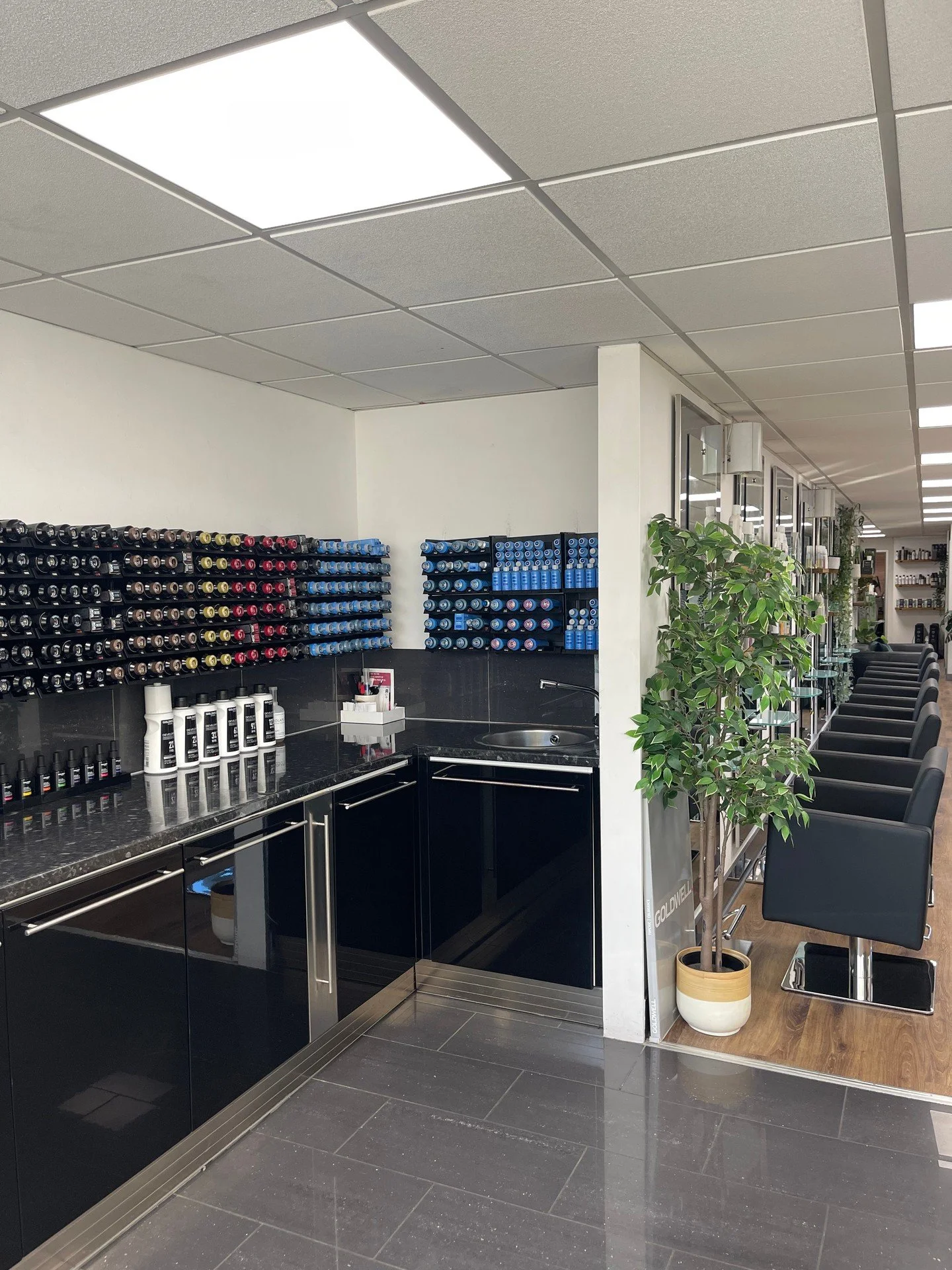 CAR PARK 🚘

To ensure a stress-free visit, here are some things to remember when it comes to parking near the salon!

3 Hours Free Parking- You get 3 hours free parking in the main car park located at the back of the salon or the carpark behind Wait