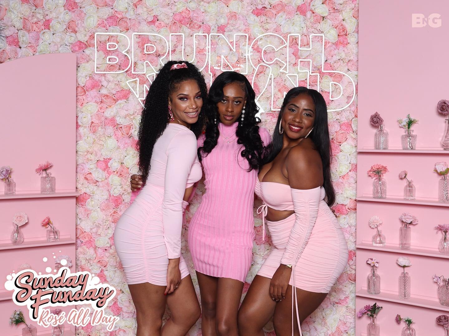 Reminiscing on last month&rsquo;s Sunday Funday! Ros&eacute; All Day🌸🥂#brunchngrind