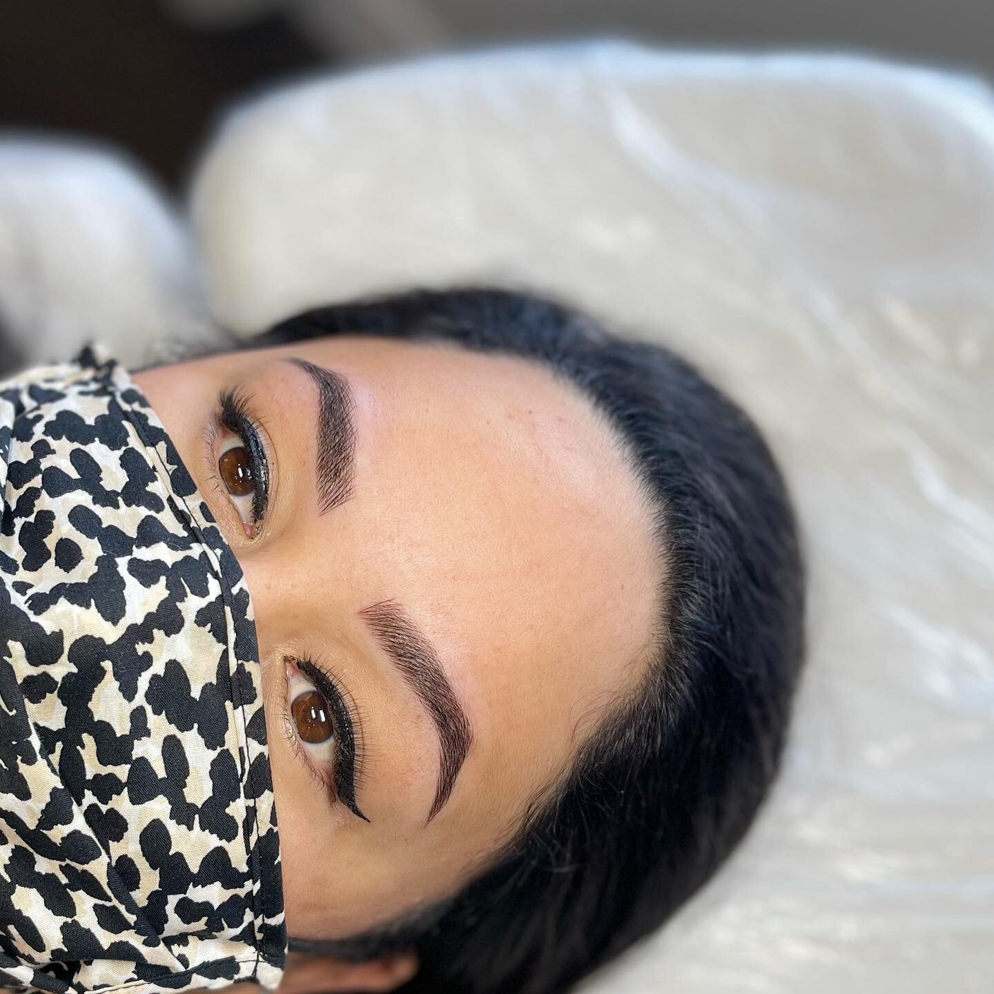 Combo Brows done earlier today!

Combo brows is a mixture of eyebrow microblading and also adding pixated hair shading! 

I reshaped her brows to balance her face and to give her more definition. 

Now offering free ZOOM consultations 👩&zwj;💻.

#fl