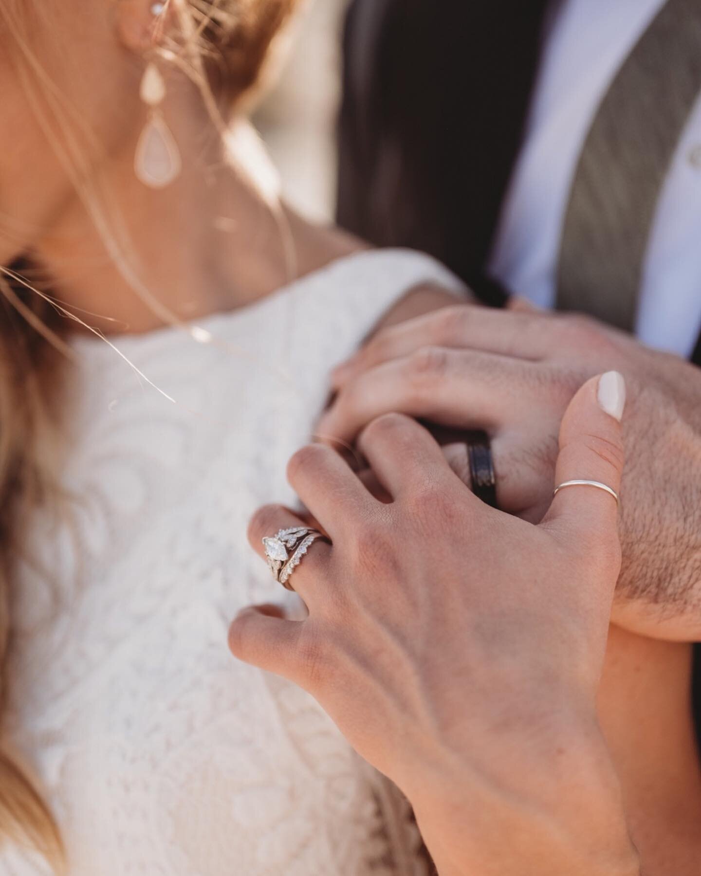 I&rsquo;m still recovering from back-to-back weddings this past weekend but on the flip side that just means more 💕 love to share 😘 Enjoy these two and their intimate #hiltonheadwedding 
.
More of them on the website 🖥️ www.anniehock.com
.
#hilton