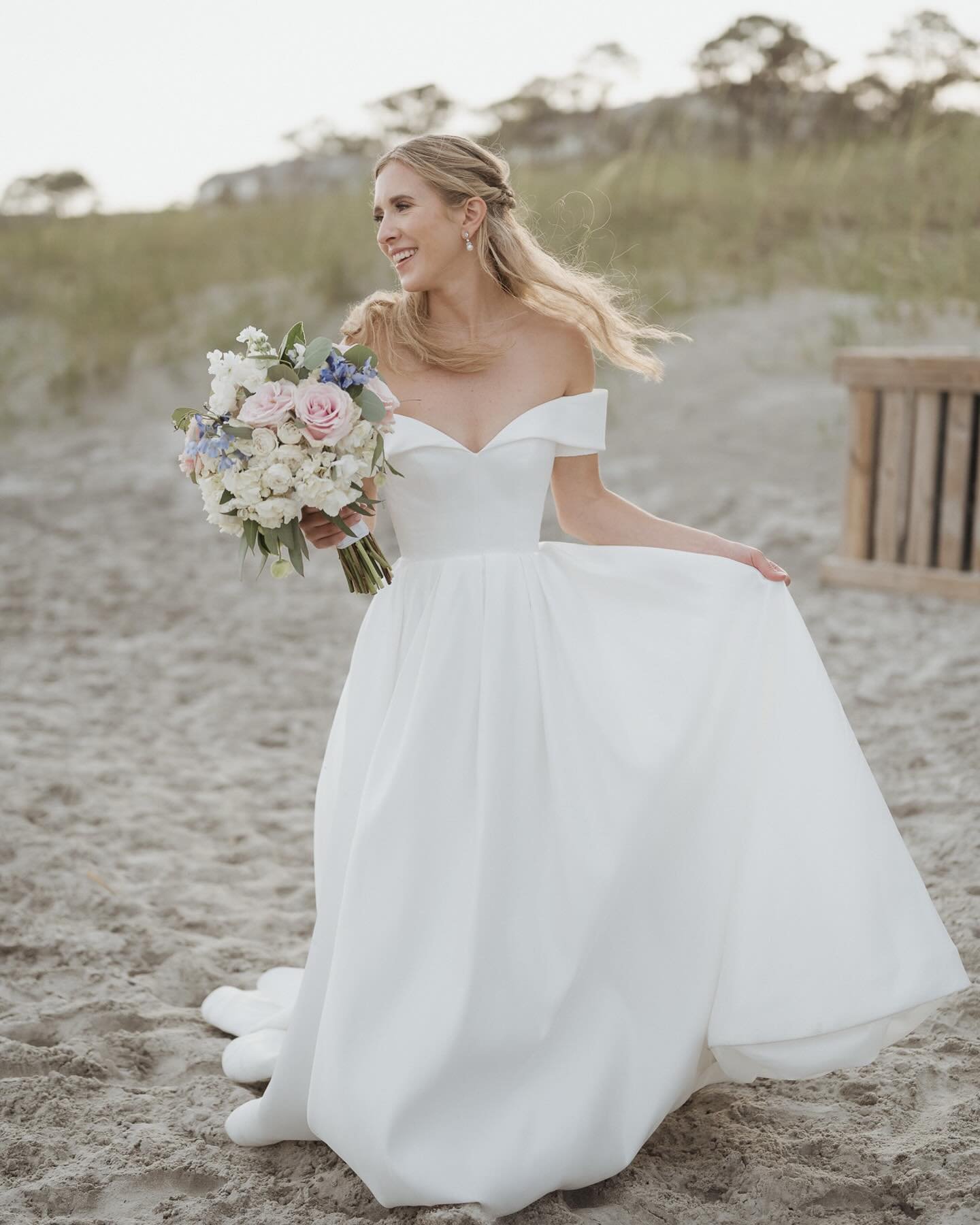 Too many perfect moments at this church//beach wedding on #hiltonheadislandsc🌴 

Venue @beachhousehhi 
Florals @savannah_hiltonhead_florist 
Dress @kyhabride 
Band @emeraldempireband 
Hair MUA @southernbelle_bymarianoelteam 

#hiltonheadwedding #hil