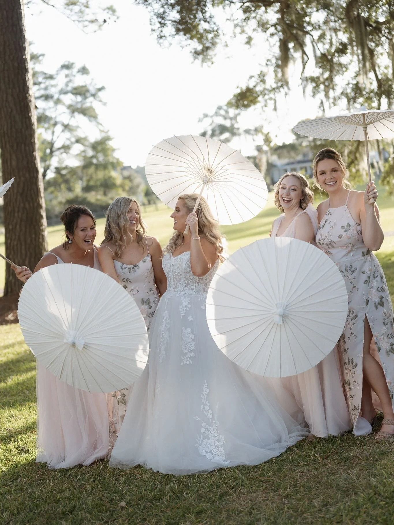 This weekend’s wedding was absolute perfection. From the historic 1800’s wedding venue to the cloudless skies and cherry on top: the most beautiful in-love. couple. It couldn’t have been any better. Part 2 coming up…
Venue @