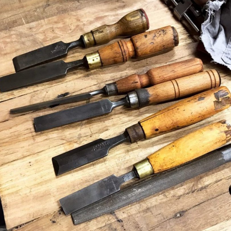 We sell second hand tools, both as-is (ready to be restored by you) or that we have restored for you.