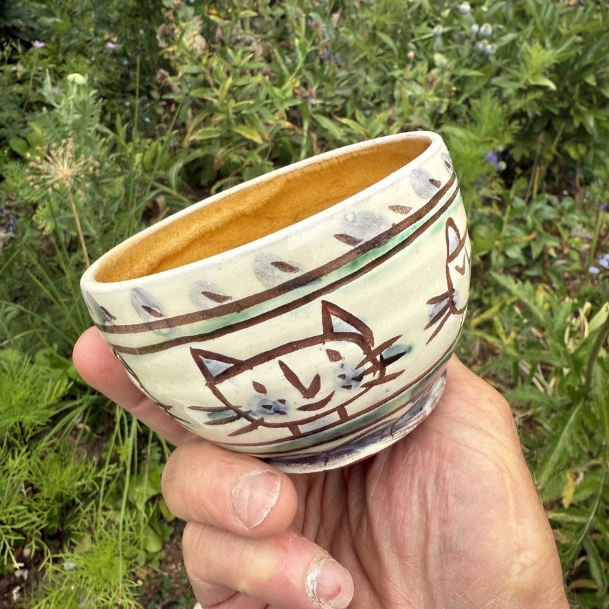 pot2988 Ice cream bowl with cat face border.