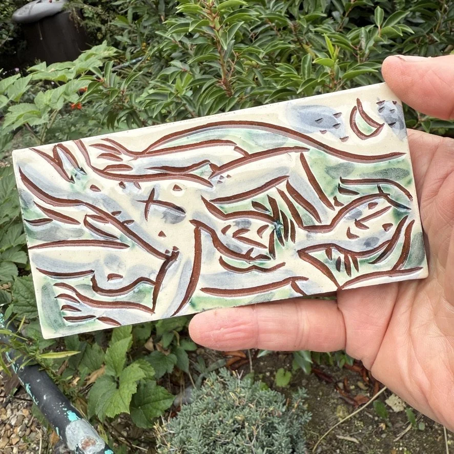 pot3027 Medium rectangular tile with bathing nightime lovers.