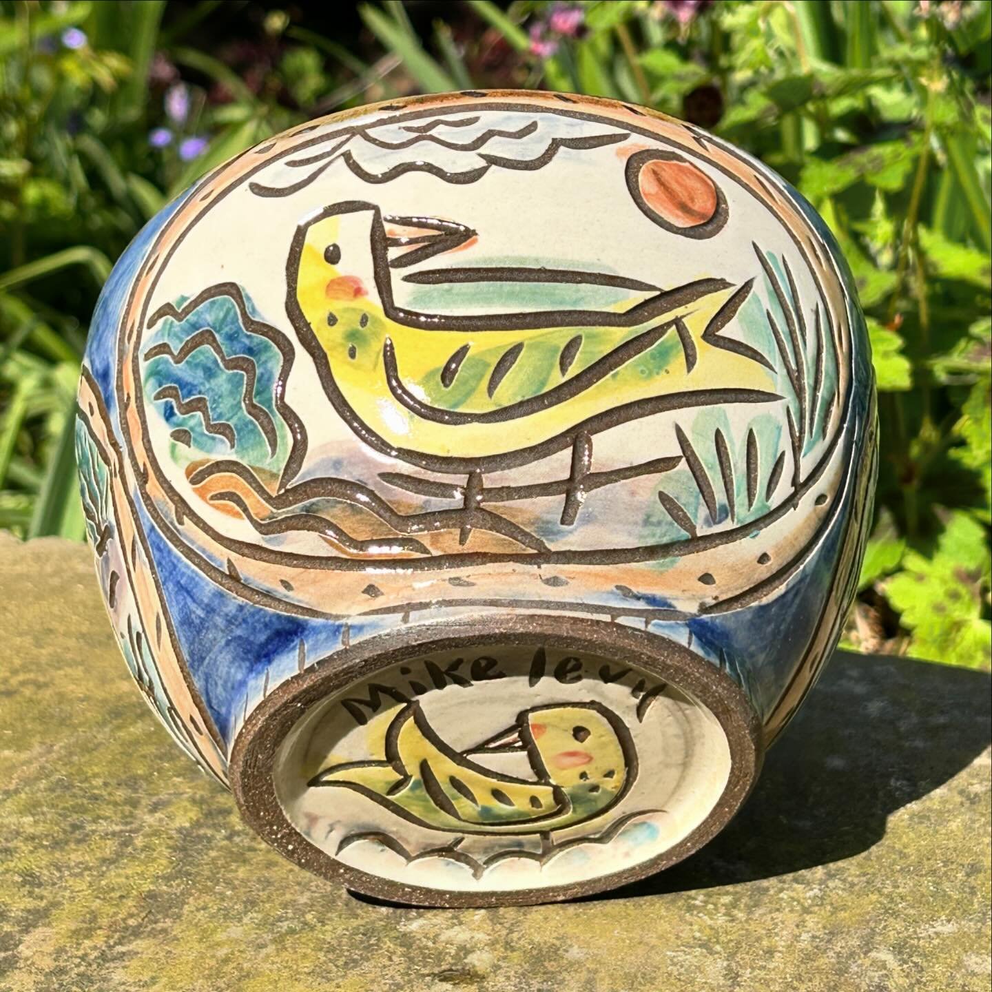 Yellow birdys on this stoneware bowl from this week&rsquo;s kiln, lovely deep brown shiny glaze inside.
.
#bird #pottery #handmade #imadethis #ceramics #bowl #glaze #sgraffito