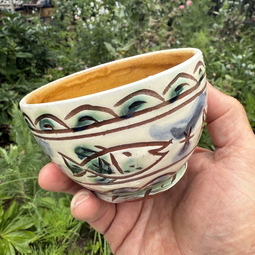 pot2989 Ice cream bowl with smiling fish border.