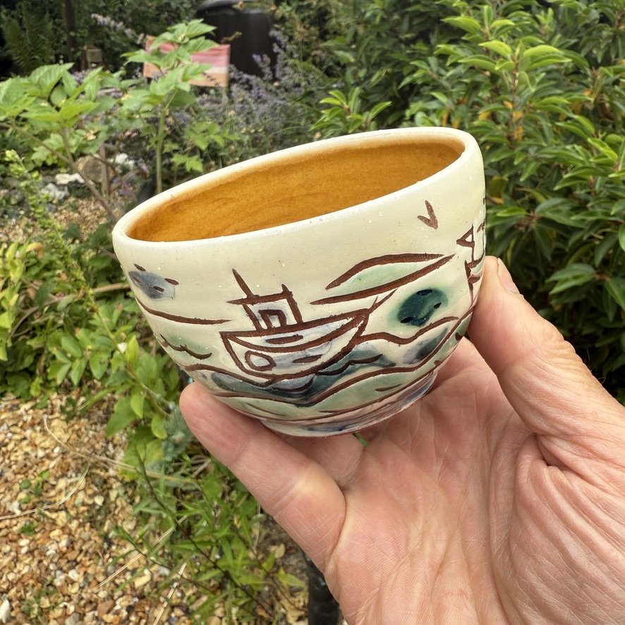 pot2994 Ice cream bowl with seascape and boats.