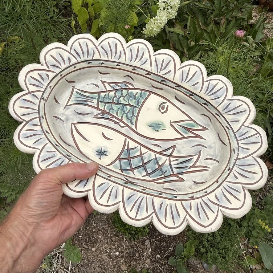 pot3035 - Scalloped platter withfishes, hanging loop on back and shell border.