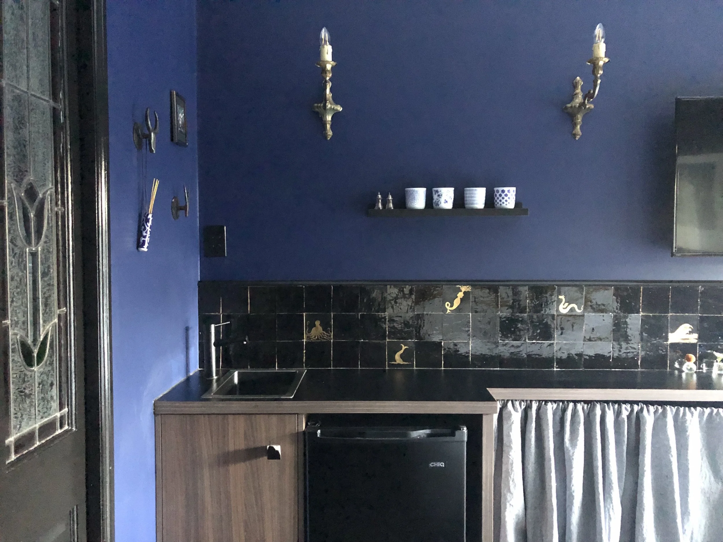 Salon kichenette with deep blue detail.