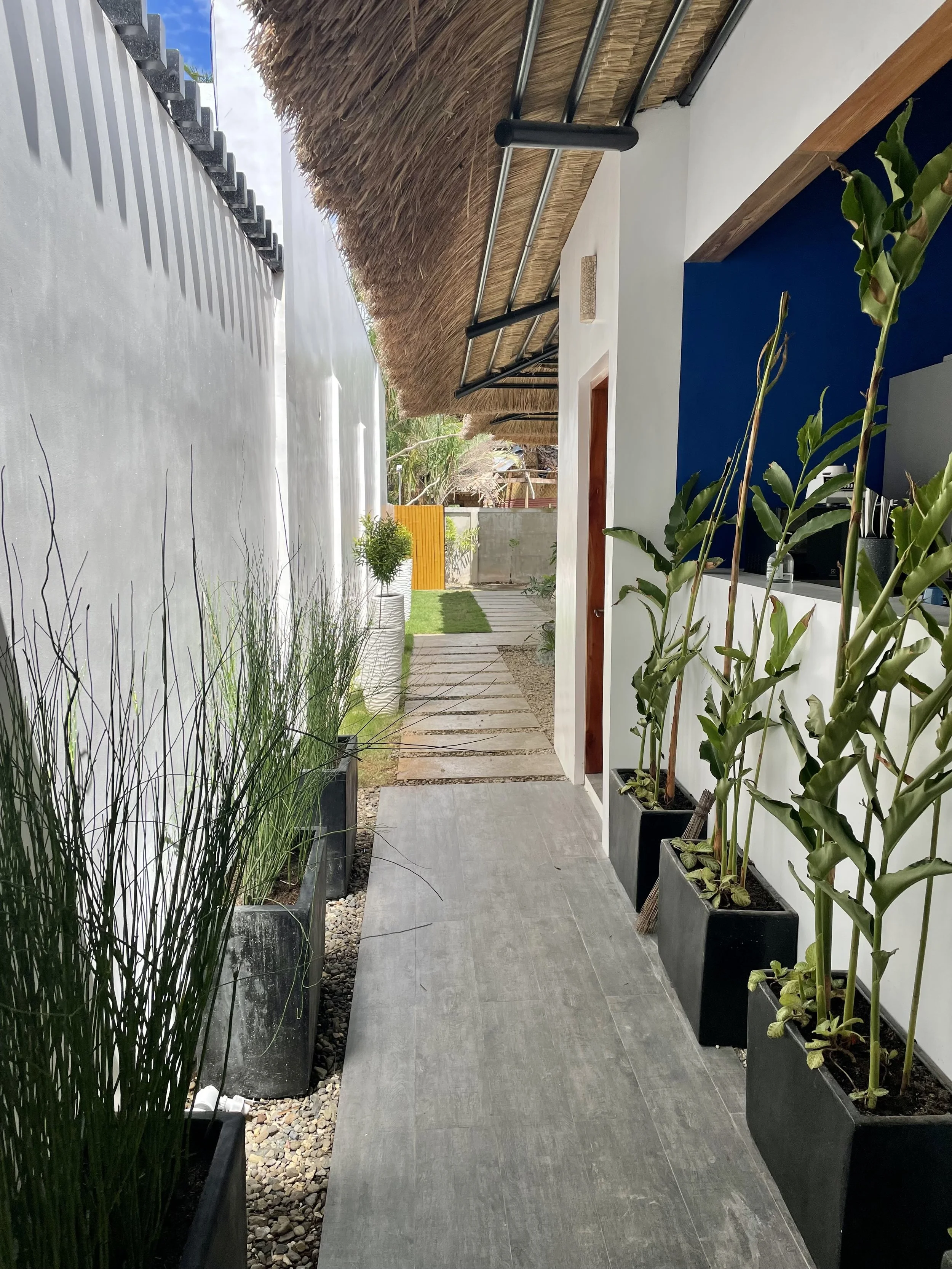 Entrance Left To Rooms.jpeg