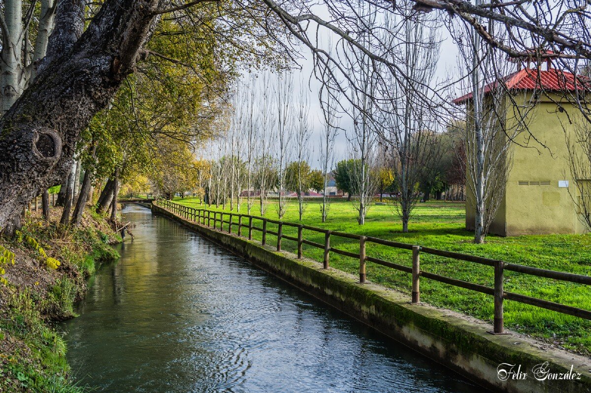 1290-el-canal-industrial-del-ter-en-manlleu-comarca-de-osona-20701-xl.jpeg
