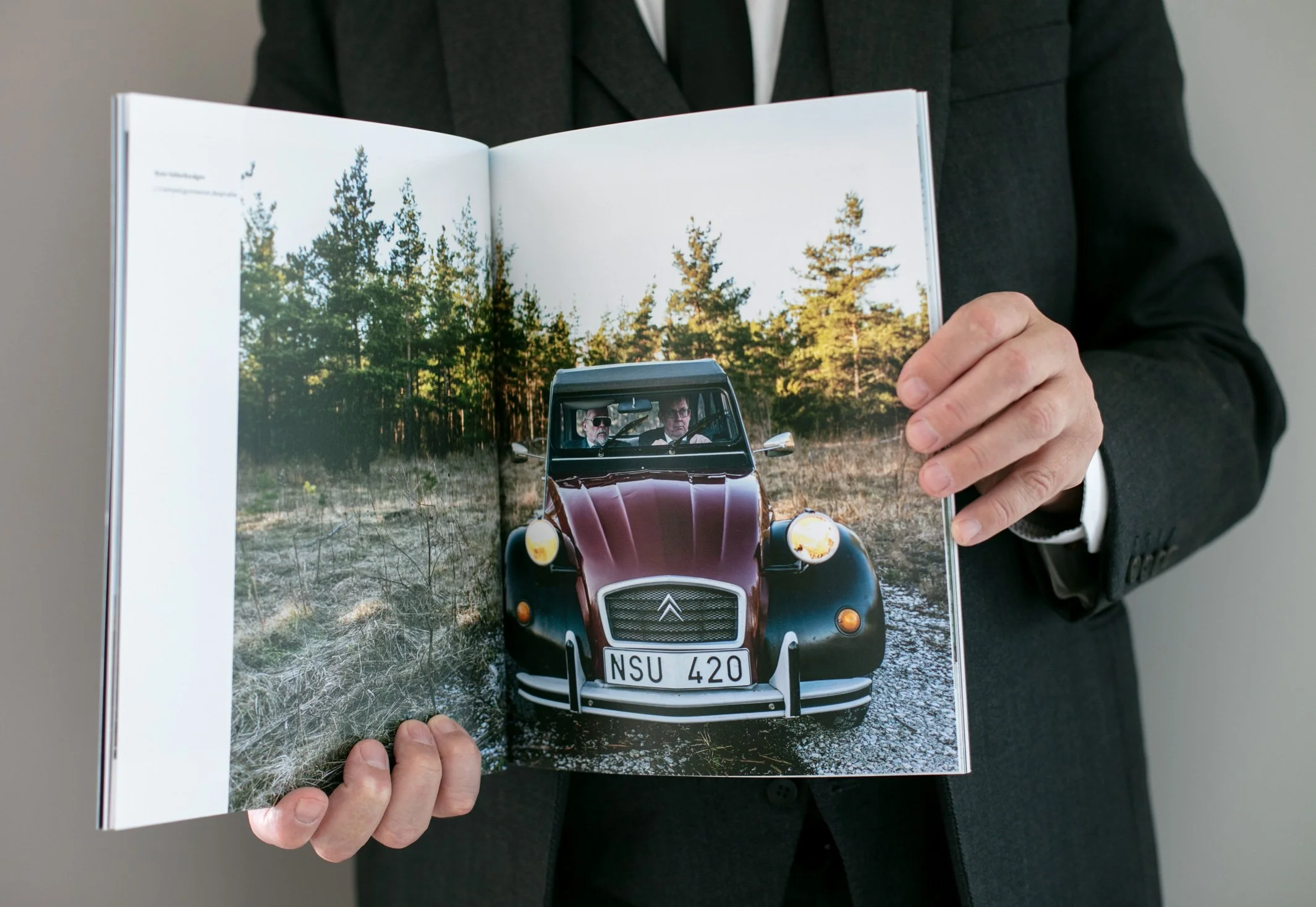 Guardians of the tragic poet - 2CV at Rute spread