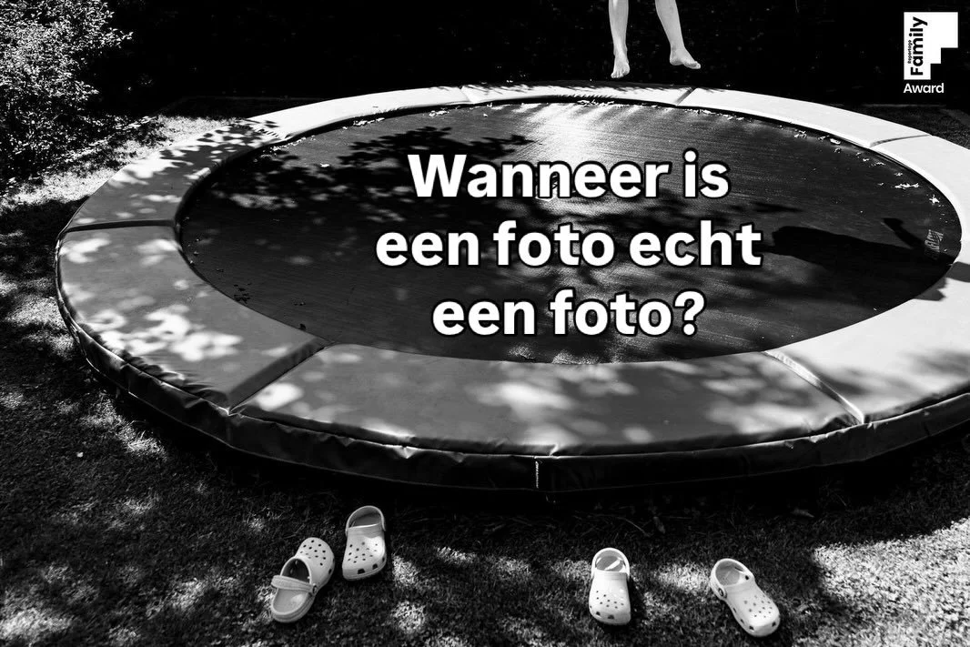 Wanneer is een foto een foto voor mij?

Niet wanneer ze technisch correct is.
Niet wanneer het licht perfect is.
Niet wanneer iedereen mooi lacht.

Voor mij is een foto pas een foto
als je een verhaal kan ontdekken.

Als je voelt dat er iets gebeurde