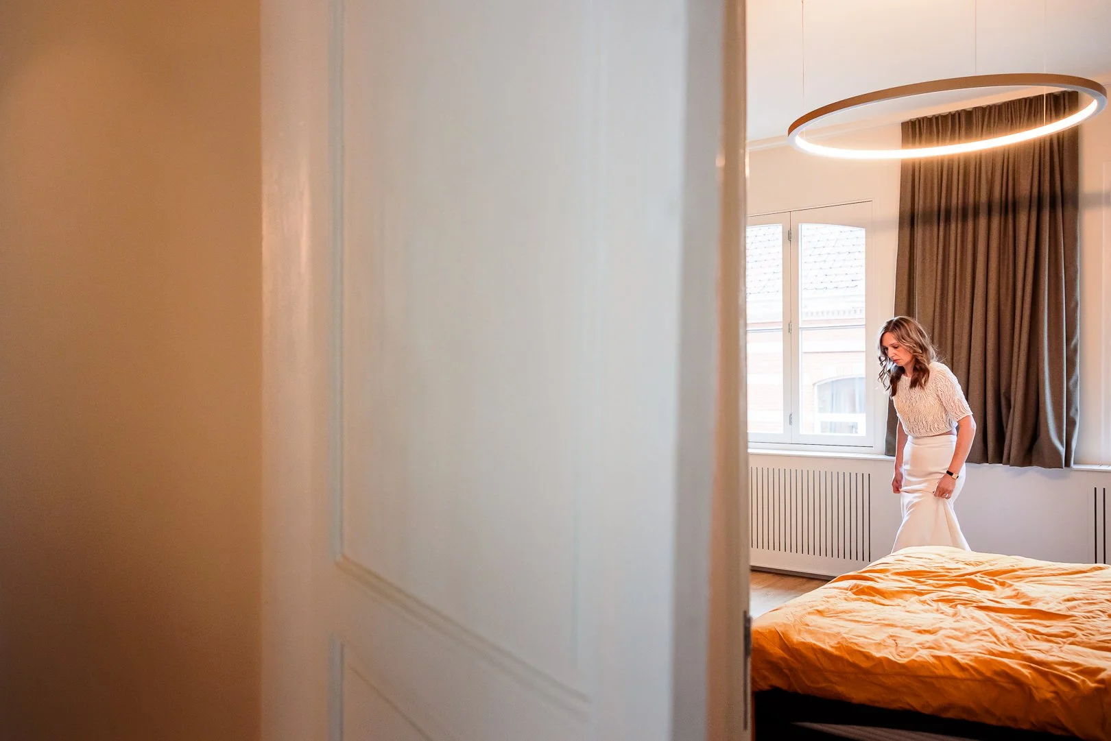 Waarom editing zoveel tijd blijft kosten?

De meeste denken dat hun probleem presets zijn.
De filter die ze toevoegen die niet deugt.

Maar dat klopt niet.

Hun probleem is dit:
Ze hebben geen systeem.

Dus elke reportage moeten ze opnieuw beginnen.
