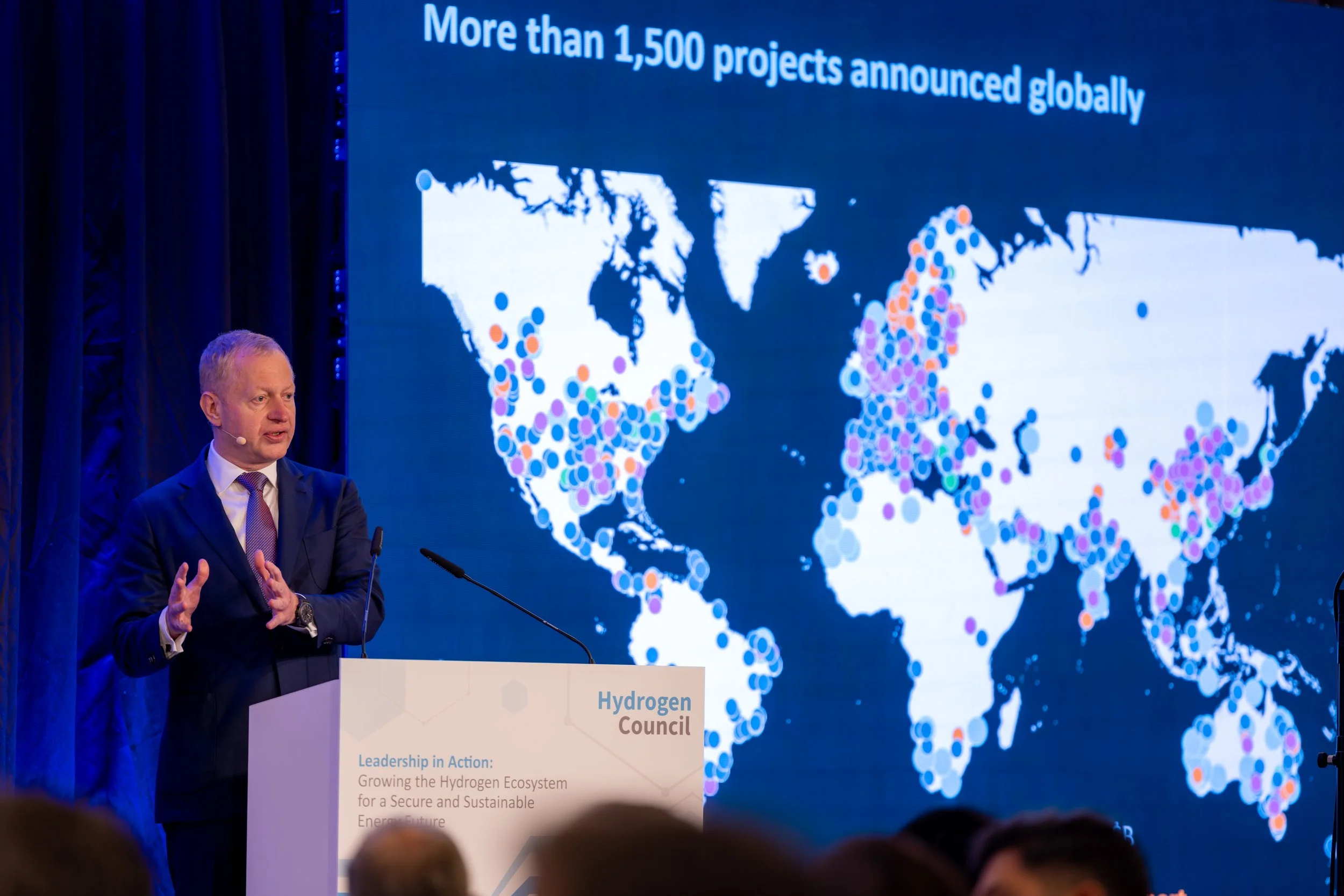 2024.06.11 - Hydrogen Council_Day II_Signing_Minister Habeck_2pctrbrln.com-93.jpg