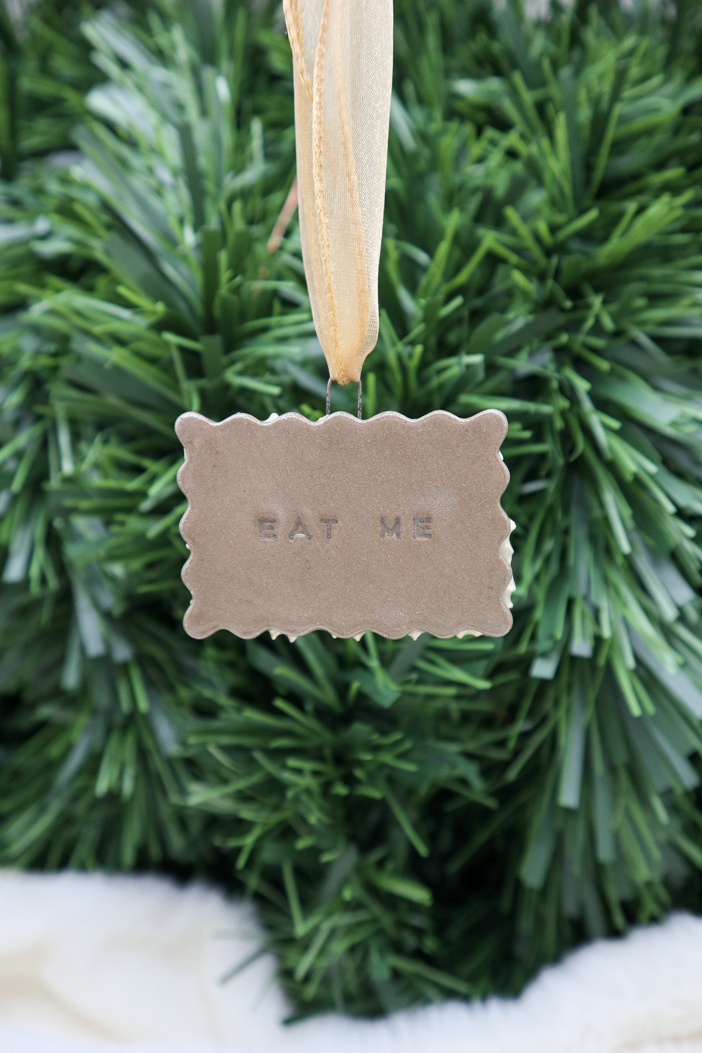 Eat Me biscuit decoration