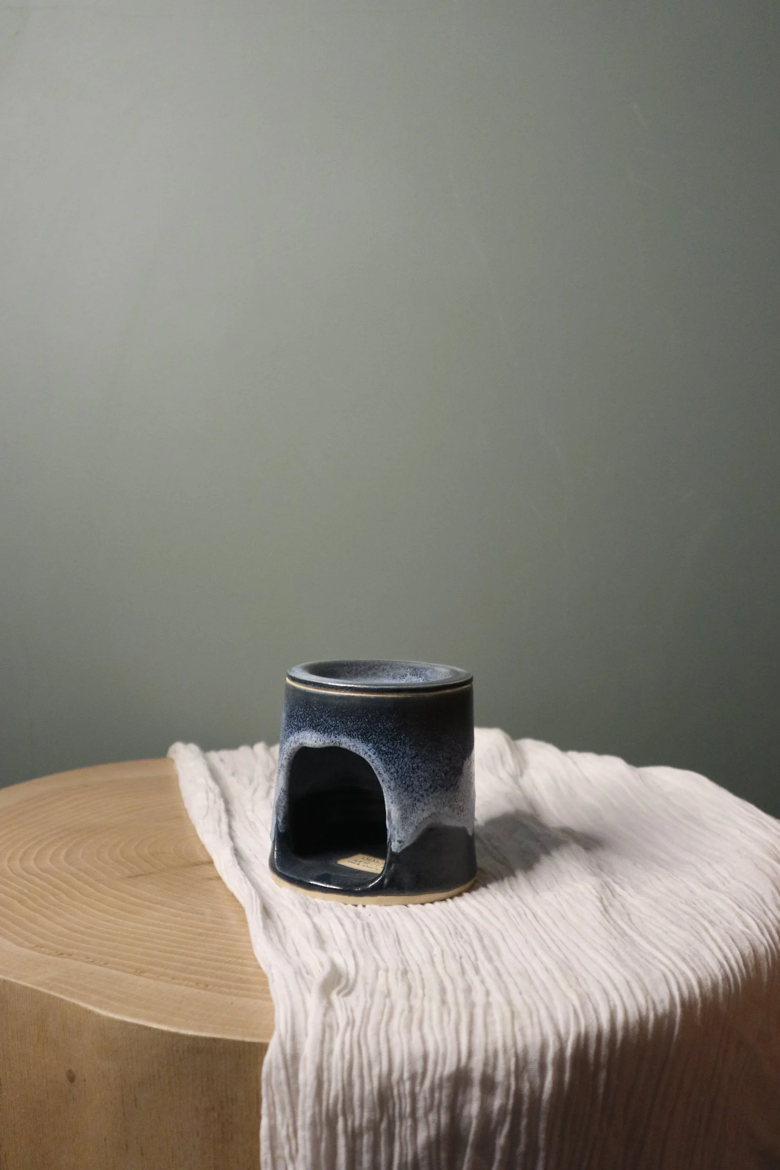 Snowy night wax burner