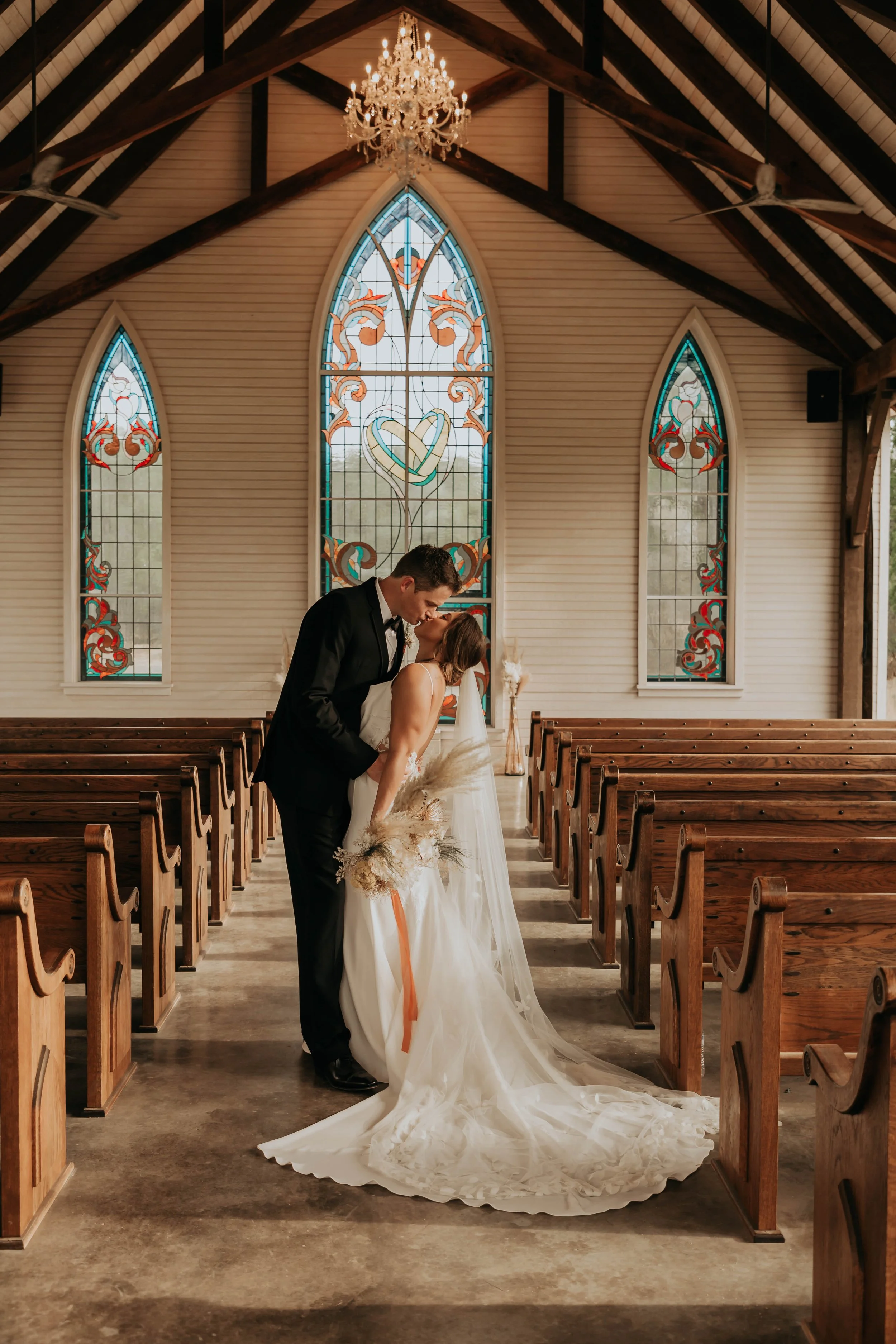 Jeannelle and Nick kiss at the chapel at iconic La Bonne Vie Ranch