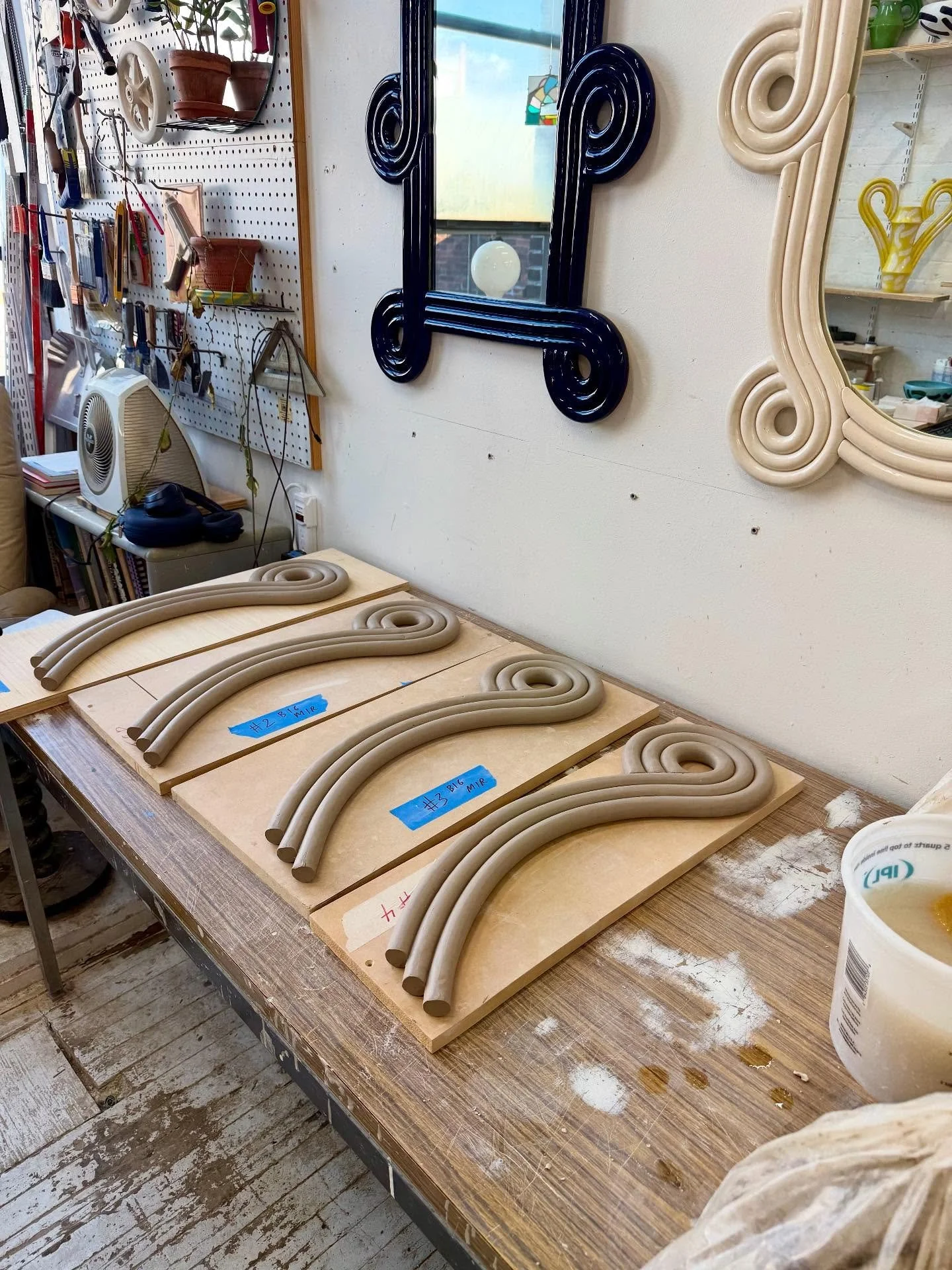 Really excited to be making my first custom mirror! Going to be a new color and a bit larger than before.

Can&rsquo;t wait to see it and keep growing the forms🙌🏻☺️