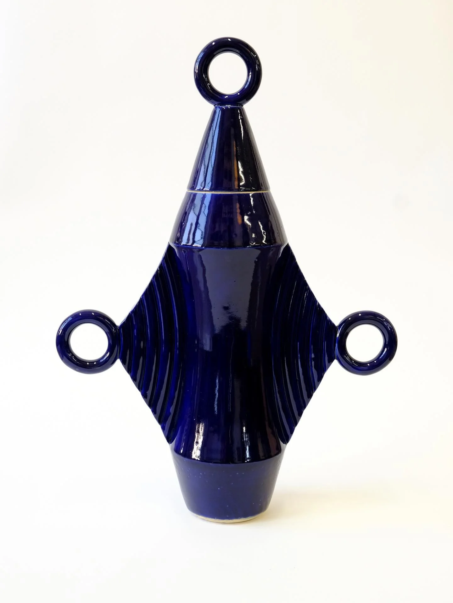 I was invited to design and create some urns for @urnstudios and am happy to share with you the final pieces! This is their first US collection, and am so excited with the three different urns I made.

Here is an iteration of my Dune vase in Royal Bl