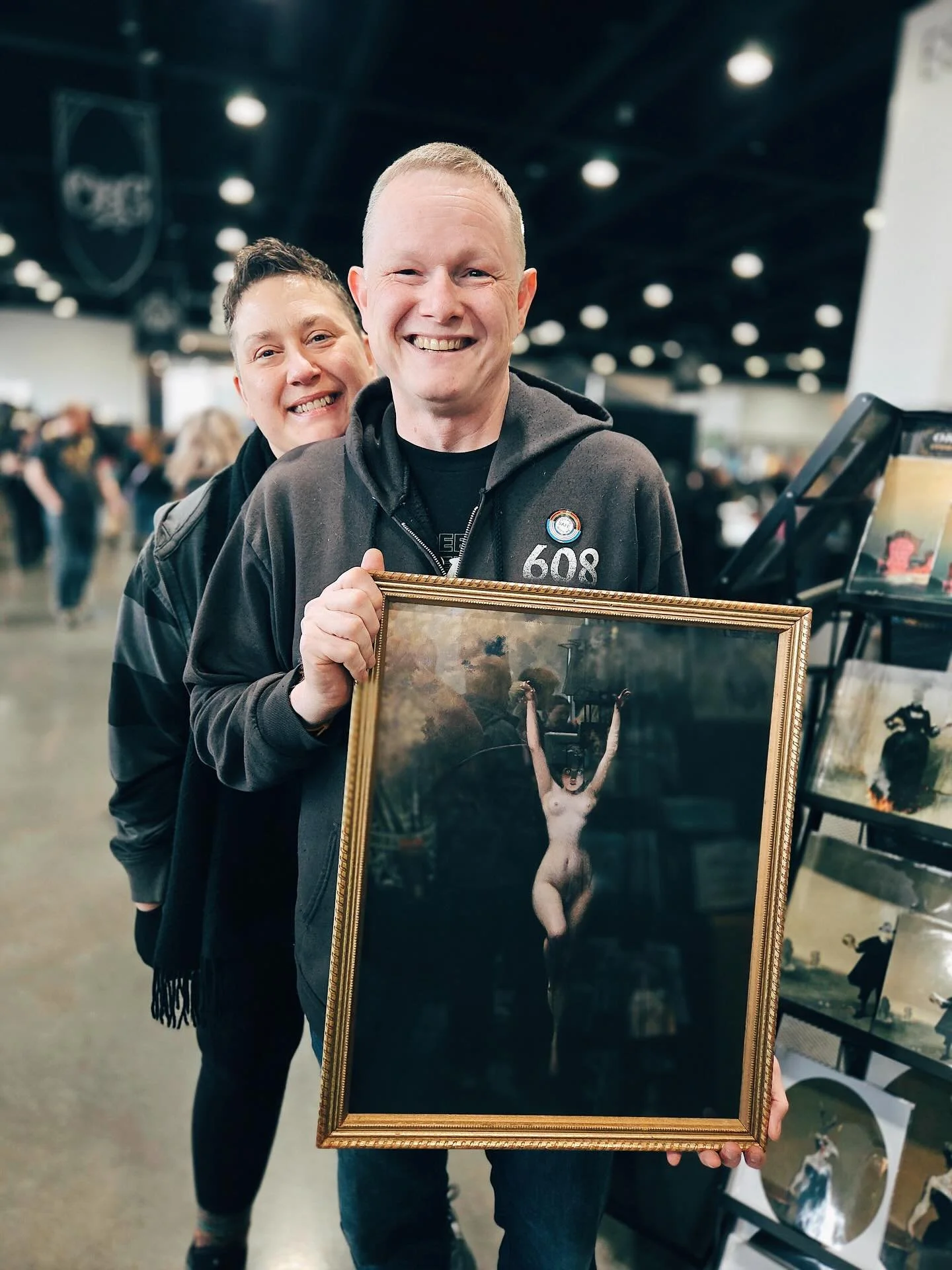 Milwaukee 🖤 Thank you for welcoming us back to your beautiful town. It was lovely to get to be there again and share our work with y&rsquo;all. 🙏🥰

#odditiesandcuriositiesexpo #milwaukee #strongandhardy