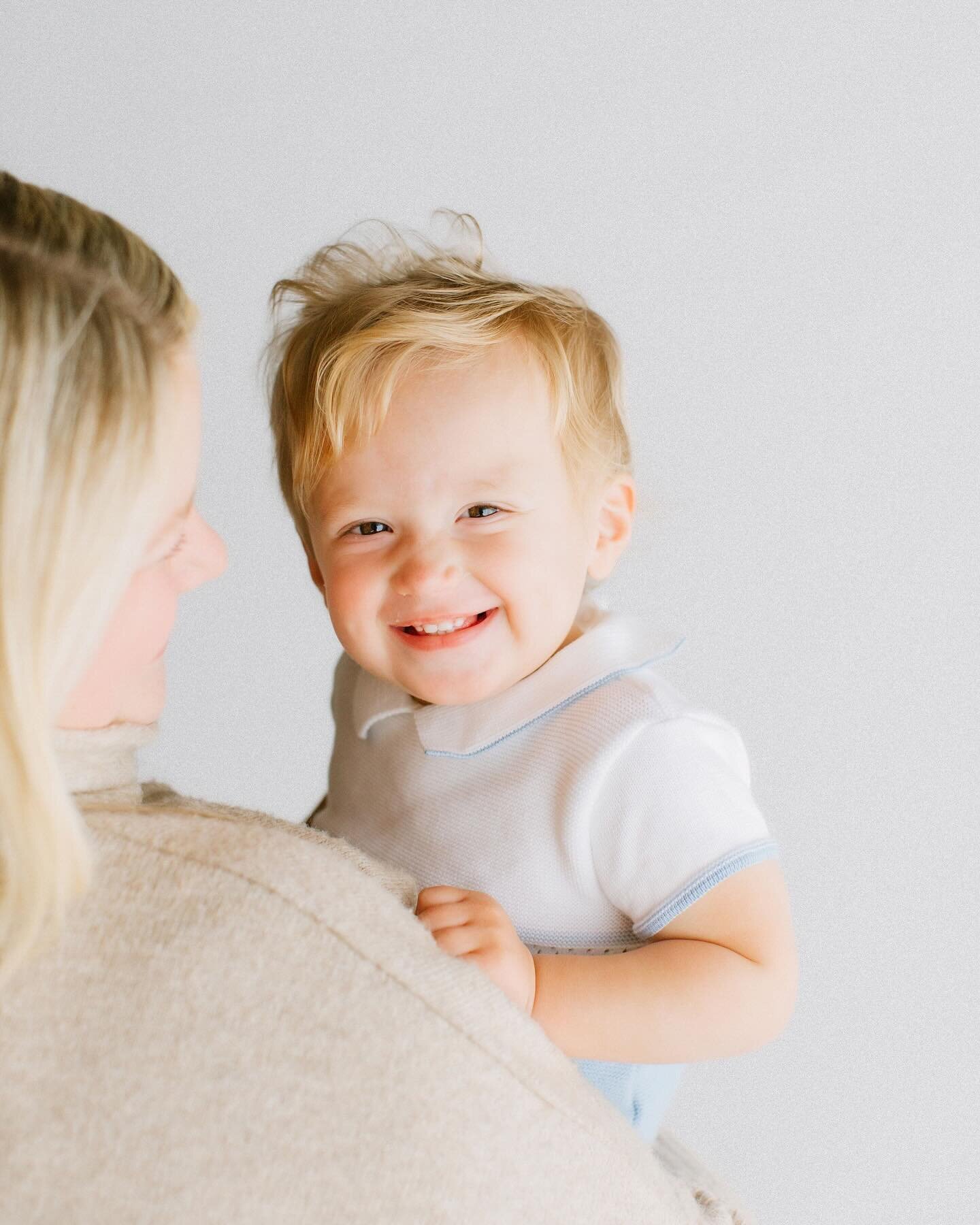 Much like my laundry lately, I can hardly keep up with this app. 🙃 But I have so much cutie goodness to share. How precious is this bean?! Mamas with their babes always fill my happy cup! 🌞