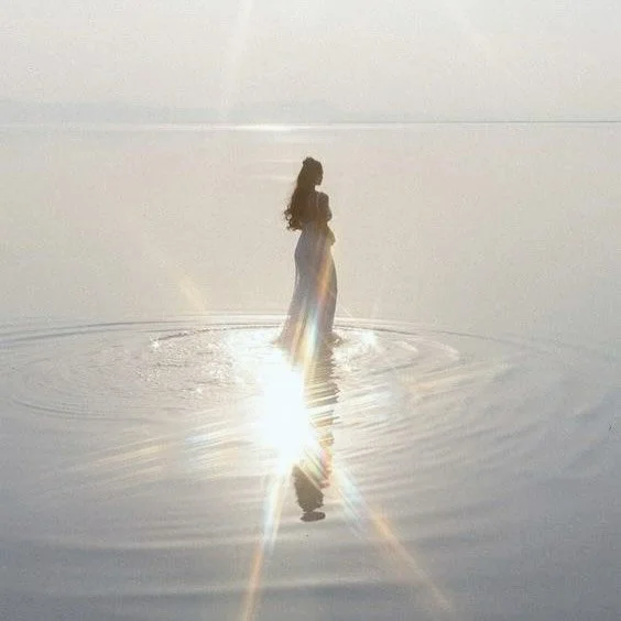 Some try to grasp the air,
and so they feel it slip away,
dissolving.

There are those who remain present
enjoying the breeze of what is always here.

In the present, I am presence
The whole existence itself 
How could it be,
that anything might trul
