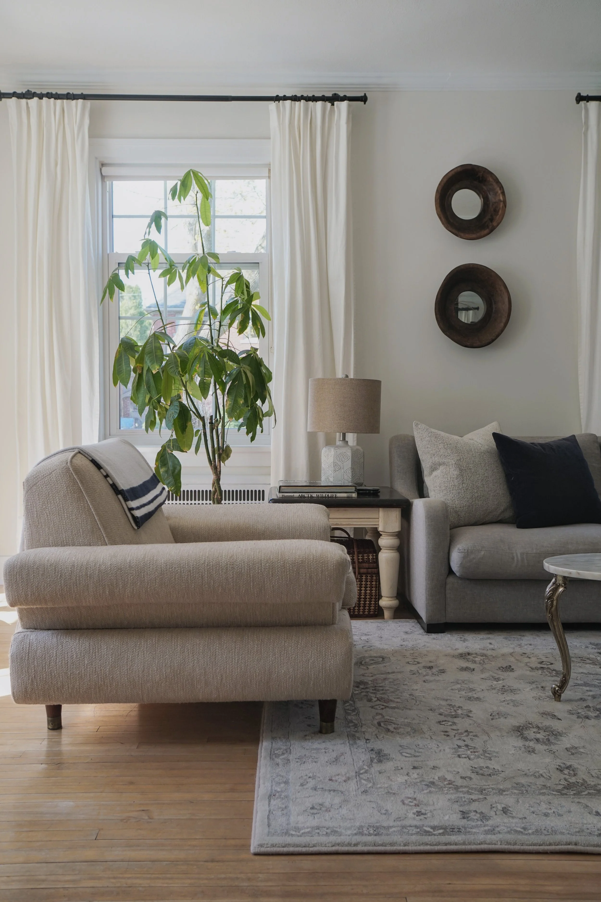 Transitional living room, vintage antique and contemporary furniture - Cheryl Lee Interiors 