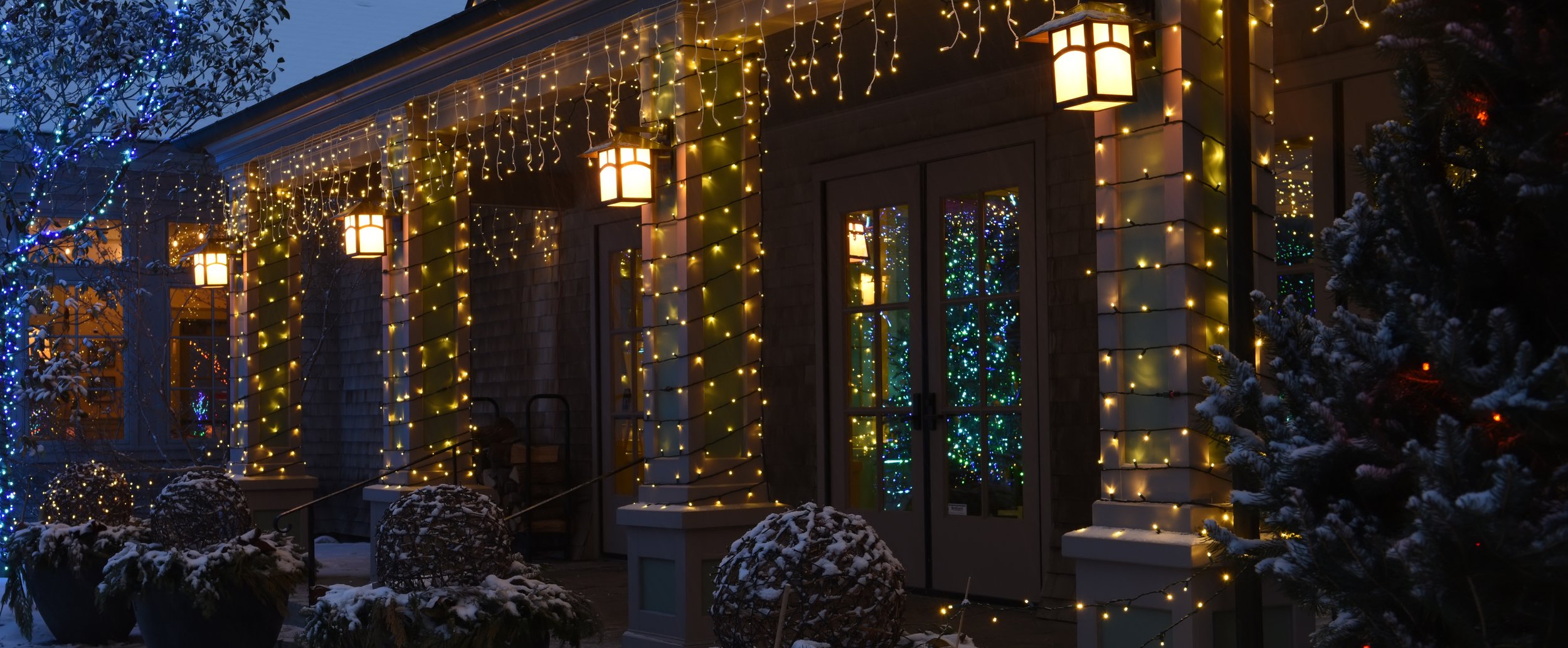 Outdoor Holiday Lighting Tips: How to Brighten Your Yard Safely and Beautifully