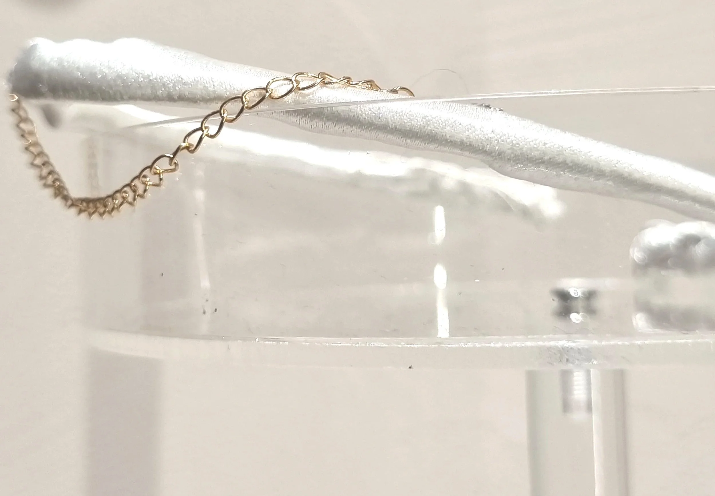 Ivory & chain headband & diamante studs