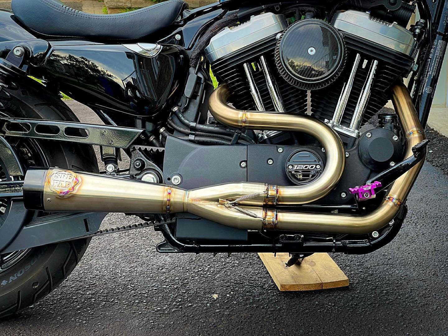 Custom sportster foward control performance exhaust 🔥💜
www.spbfab.com
.
#spbfab
#custom 
#performance
#exhaust
#system
#bagger
#roadking
#roadglide
#dyna
#lowrider
#fxr
#touring
#performancebagger
#hd #harley
#harleydavidson