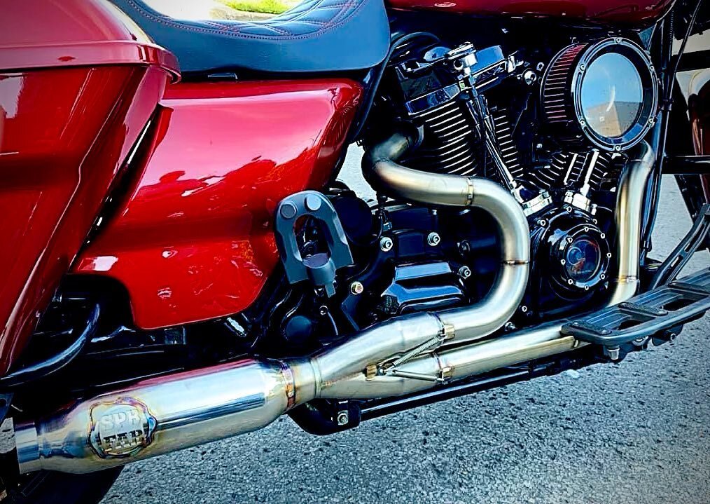 &mdash; M8 bagger pipe &mdash;
This one has:
- Brushed finish
- Bottle style muffler
&bull; 1225$us &bull;
Free shipping to 🇨🇦 🇺🇸 
www.spbfab.com
.

#turboharley #harleydavidson #harleydavidsonmotorcycle #harleydavidsonmotorcycles #harleydavidson
