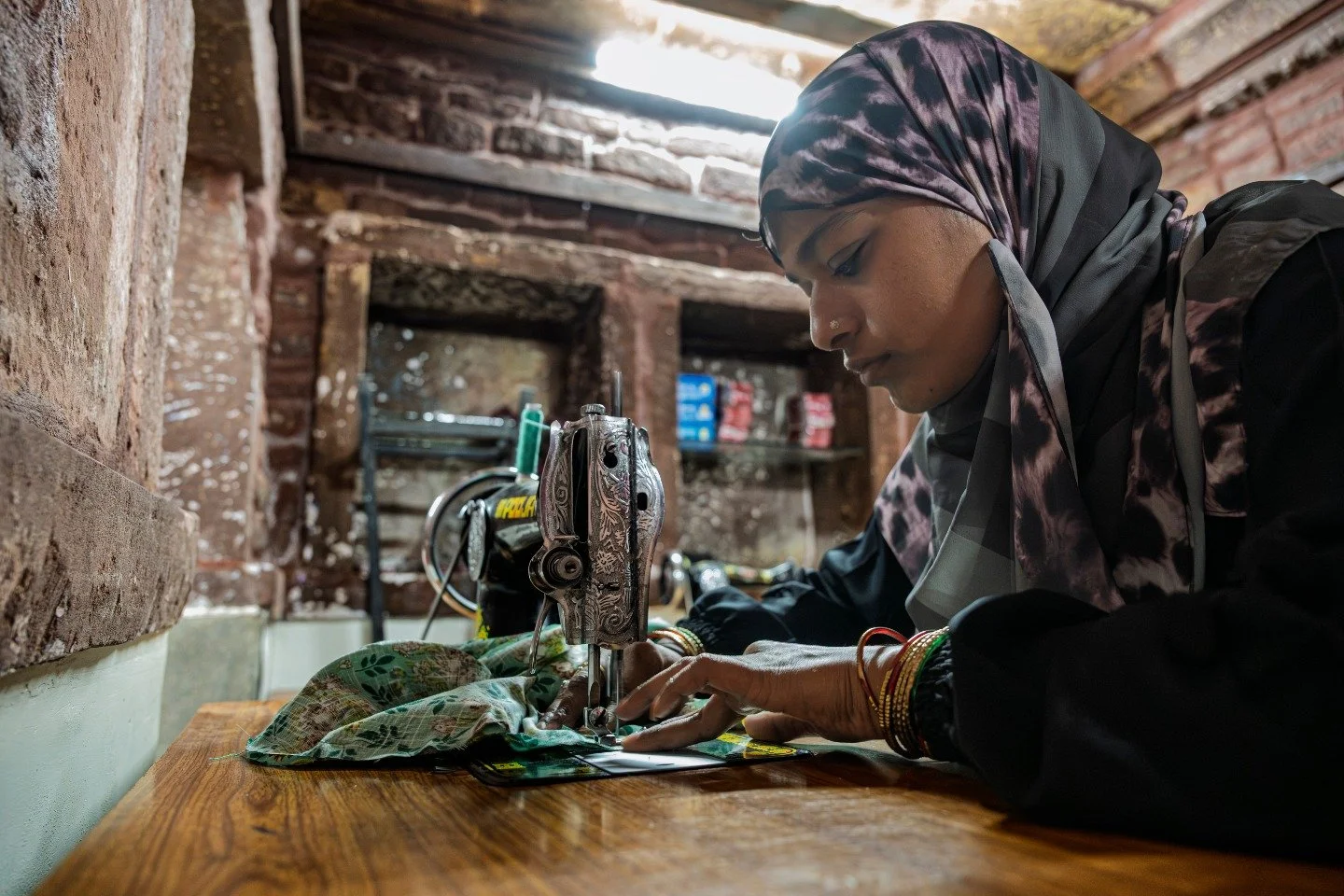 🧵 When women gain skills, they create opportunities that reach far beyond themselves.

Maqsuda left school in tenth grade because she thought it was what you were supposed to do as a girl. She now has four kids and faced opposition when she decided 