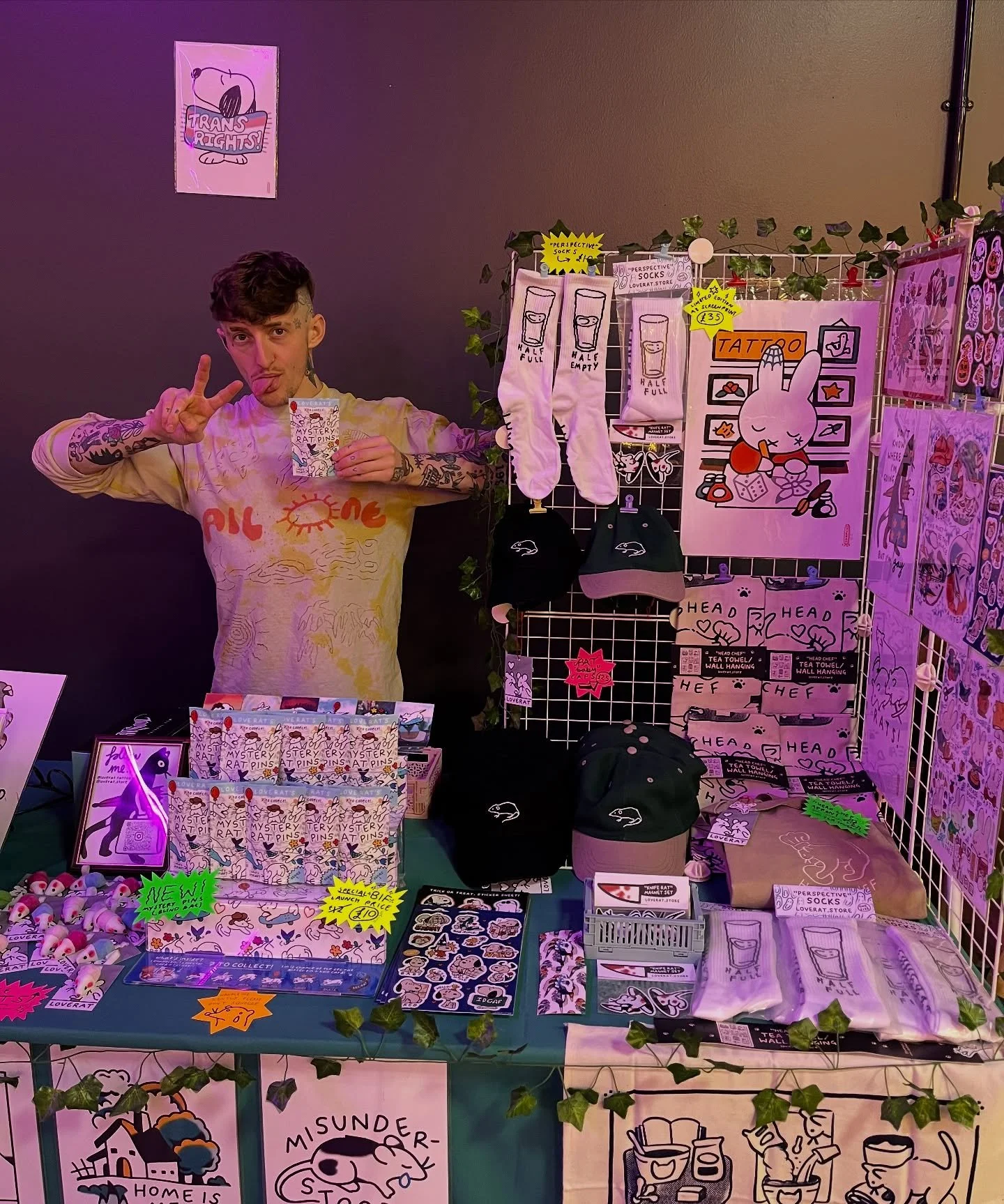 open 4 business!

brighton centre today 10-6pm and tomorrow 10-5pm
stall 36 
@wearebif !! come say hey!