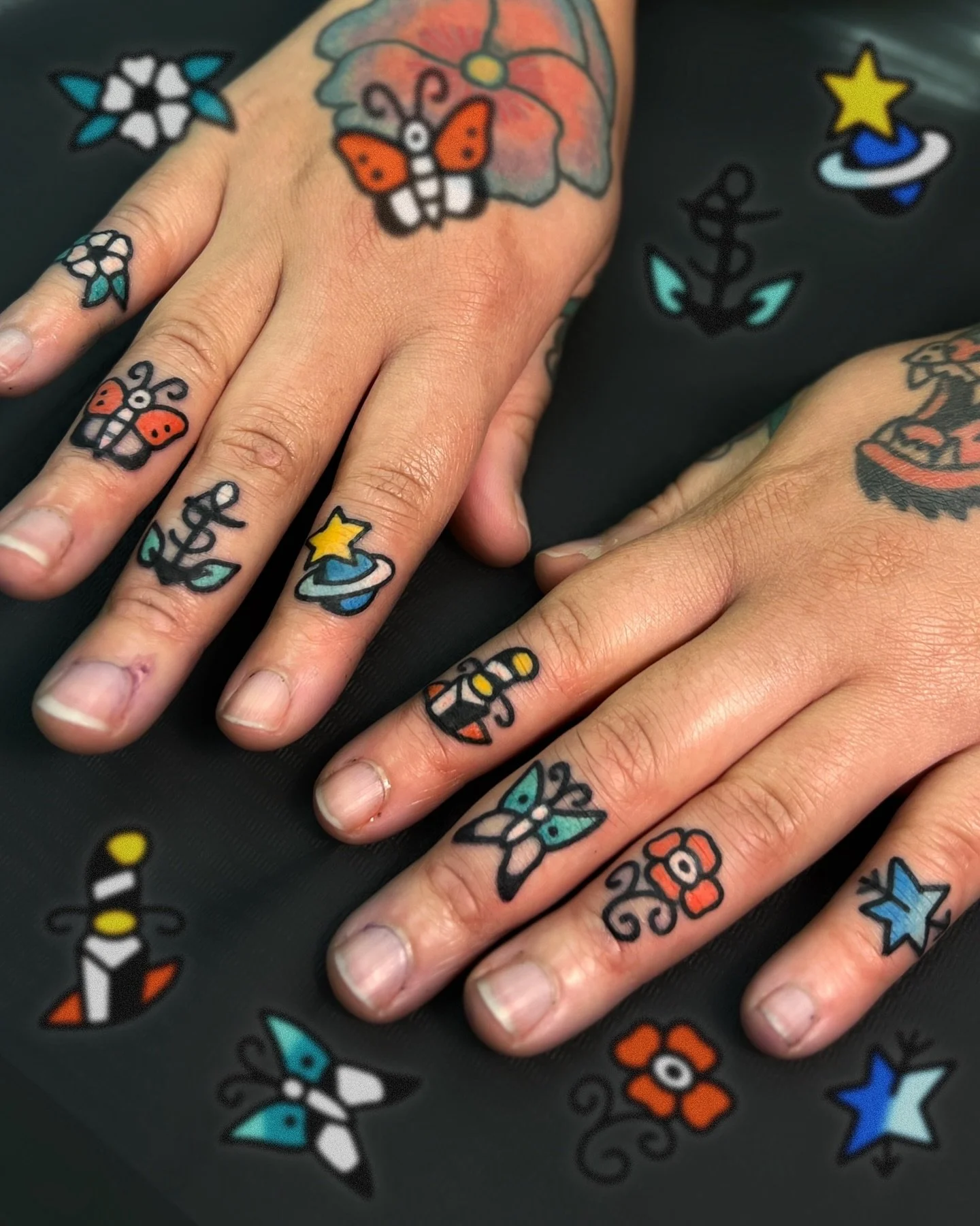 🪐 🌹🦋FINGER TATTS ⚓️ 🔪 🌟 

was an honour to be trusted with this full set of lower deck finger tattoos, curated from my 'finger flash' sheet, plus a few customs designs I added to match the vibe of my client's existing tattoos! my client's streng