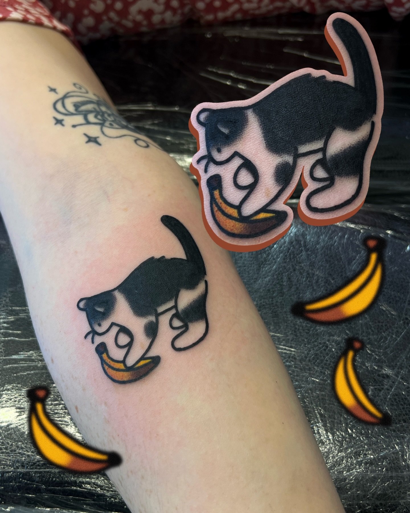 two custom "build your own" cats made during my time in @heartlesshandsclub 🏭 i love making these, always down to do custom fur and/or accessories! 🐈 🐈&zwj;⬛ 

i work in BRIGHTON @goodcompany.tattoo and my books are open! ill be in BRIST