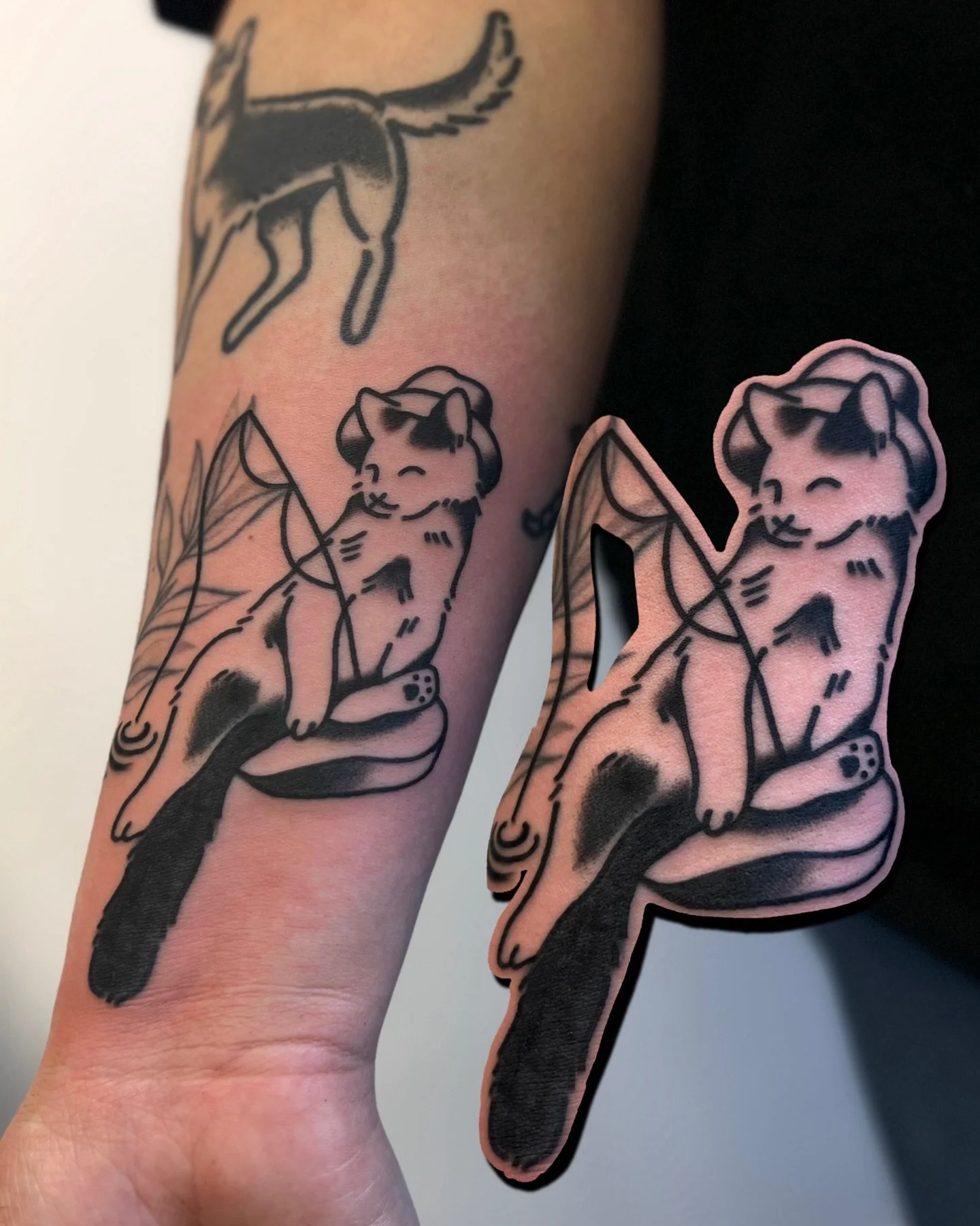 sweet little custom, based on my client's cat "Cowboy" 🐱 🤠  made during my guest spot in @heartlesshandsclub 

swipe to see some healed work done by me over the years, first one is a coverup made last year!

i work in BRIGHTON @goodcompan