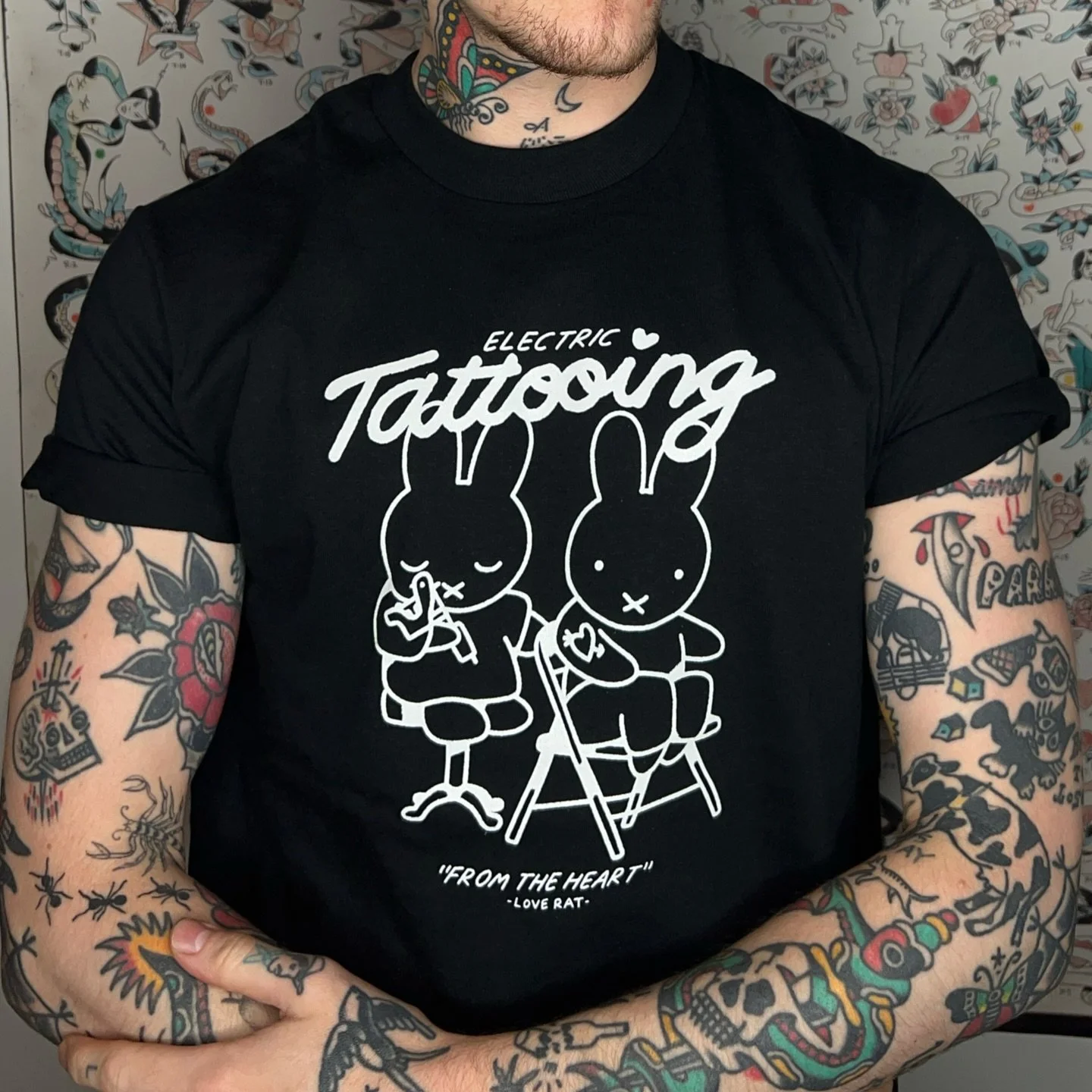 "FROM THE HEART" TEE ➡️ RESTOCKED! 🐰 

+ two new familiar rabbit a4 prints now live!! 

www.loverat.store 🐀 ❤️