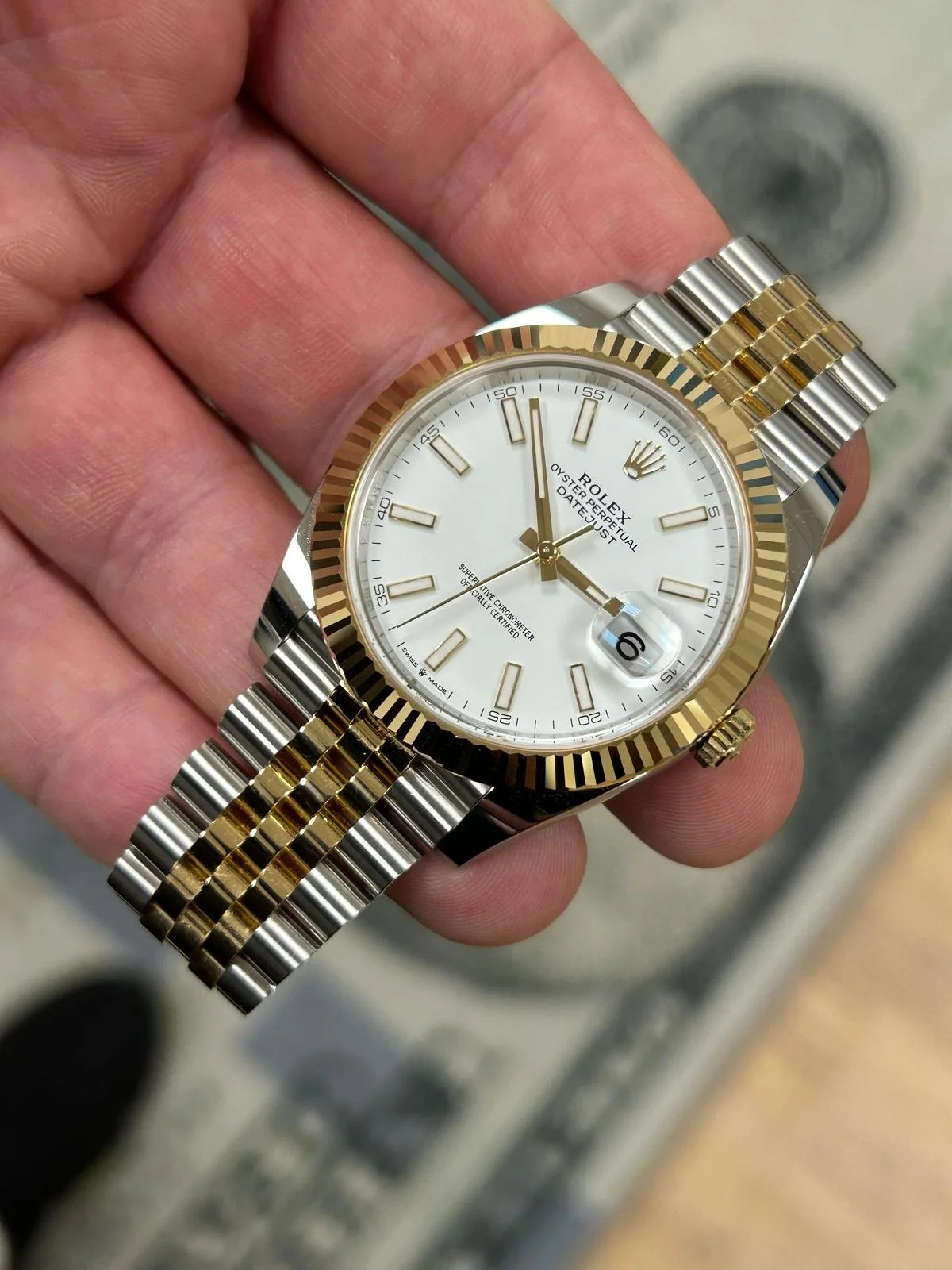 WhatsApp Image 2025-11-06 at 15.33.09_18258425.jpg